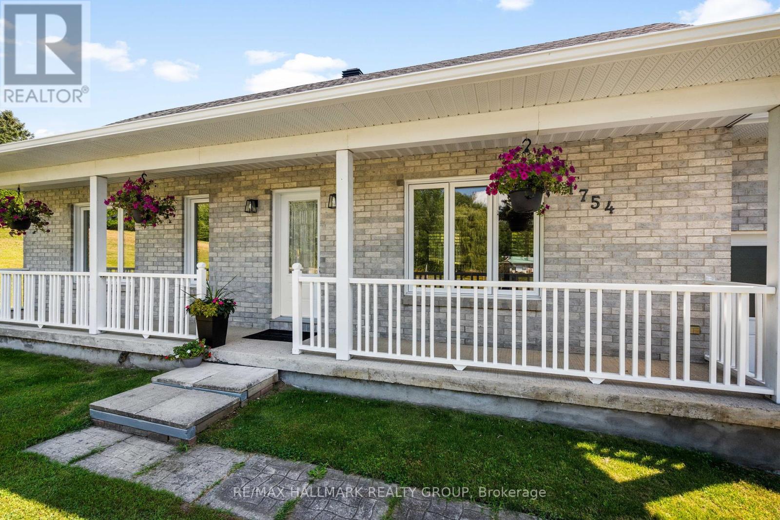 1754 Labonte Street, Clarence-Rockland, Ontario  K0A 1N0 - Photo 4 - X12366845