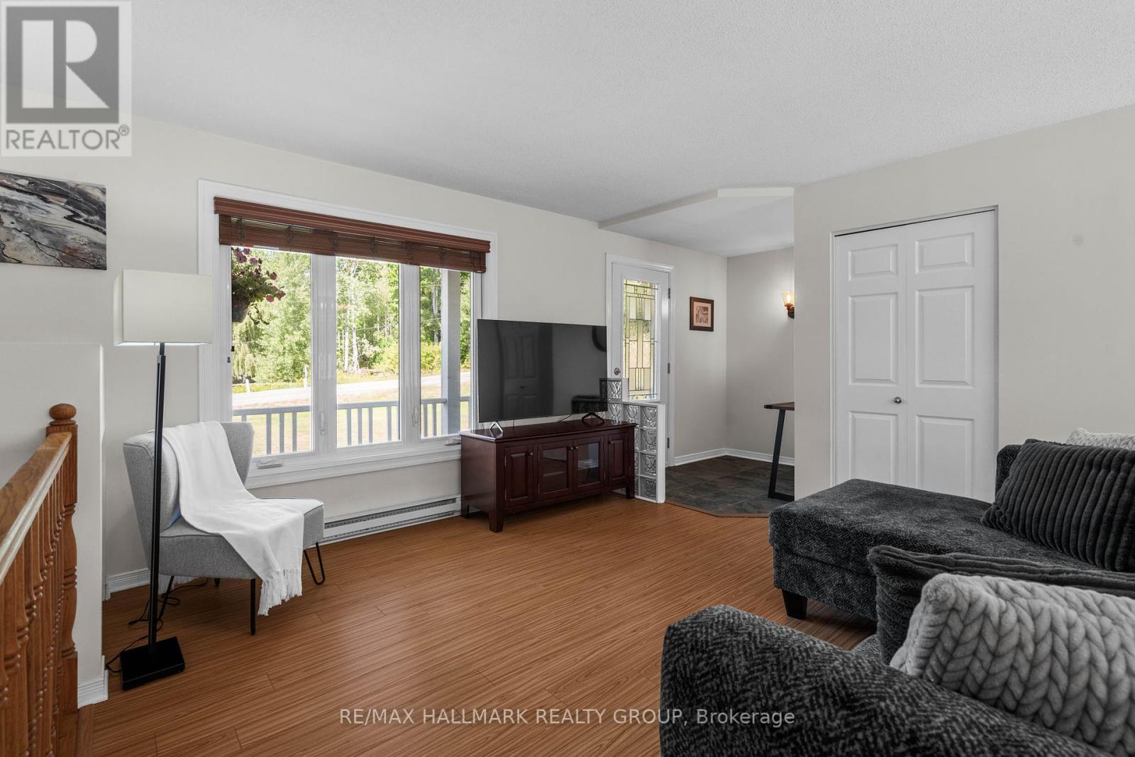 1754 Labonte Street, Clarence-Rockland, Ontario  K0A 1N0 - Photo 8 - X12366845