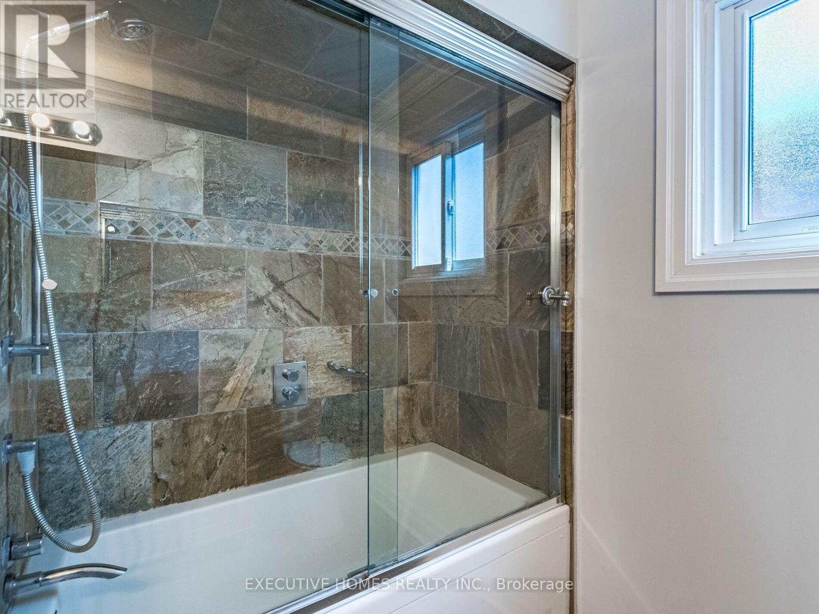 1876 Roy Ivor Crescent, Mississauga (Erin Mills), Ontario  L5L 3N8 - Photo 32 - W12366728