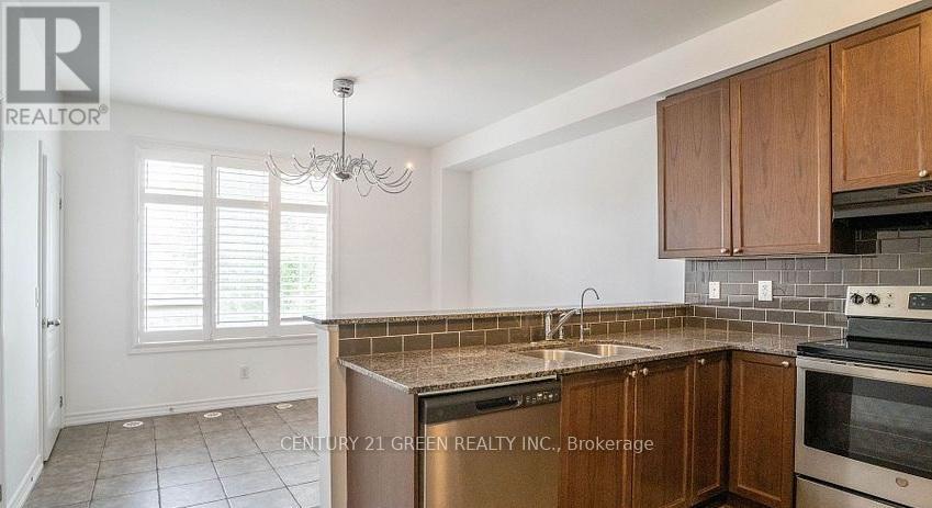 8 Bakewell Street, Brampton, Ontario  L5L 2E5 - Photo 4 - W12366372