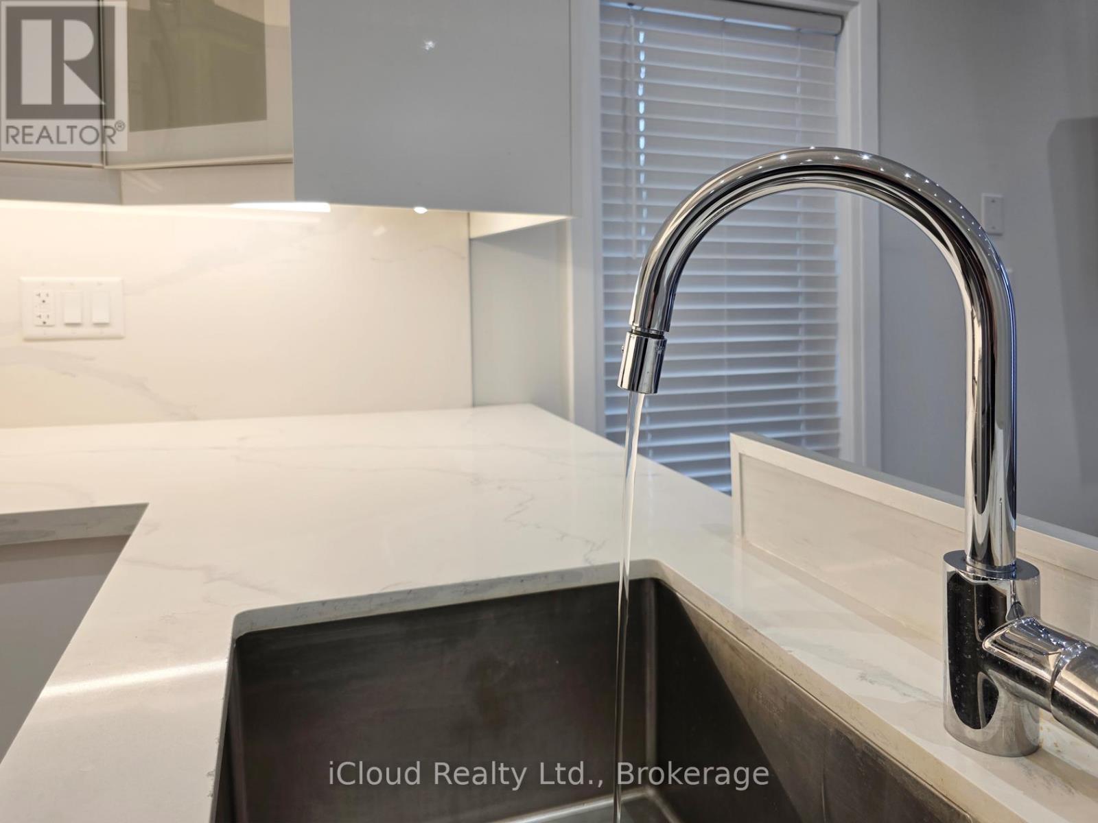99a Leyton Avenue, Toronto (Oakridge), Ontario  M1L 3T9 - Photo 5 - E12366823
