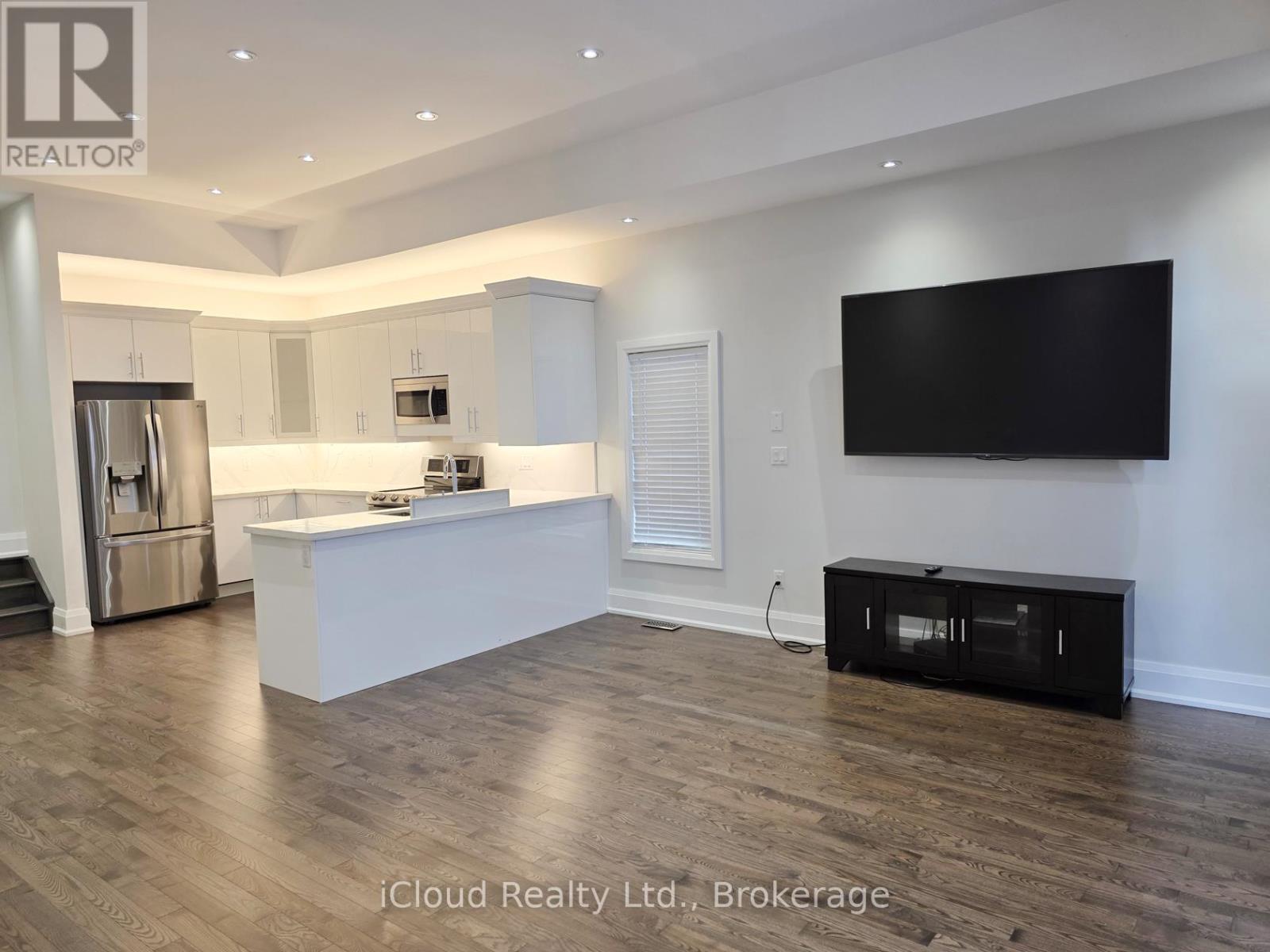 99a Leyton Avenue, Toronto (Oakridge), Ontario  M1L 3T9 - Photo 8 - E12366823