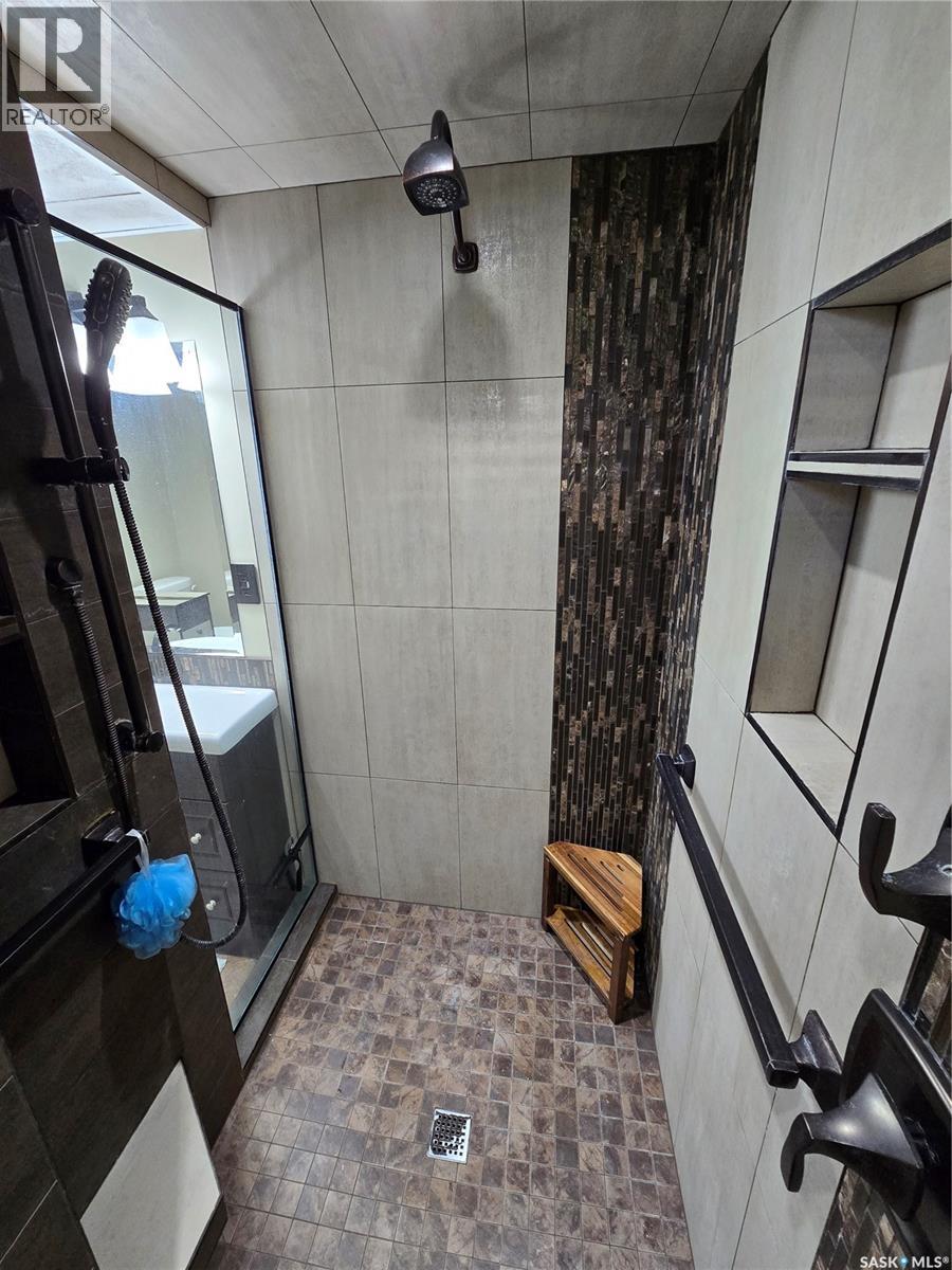 605 Elgin Street, Weyburn, Saskatchewan  S4H 0B9 - Photo 29 - SK016779