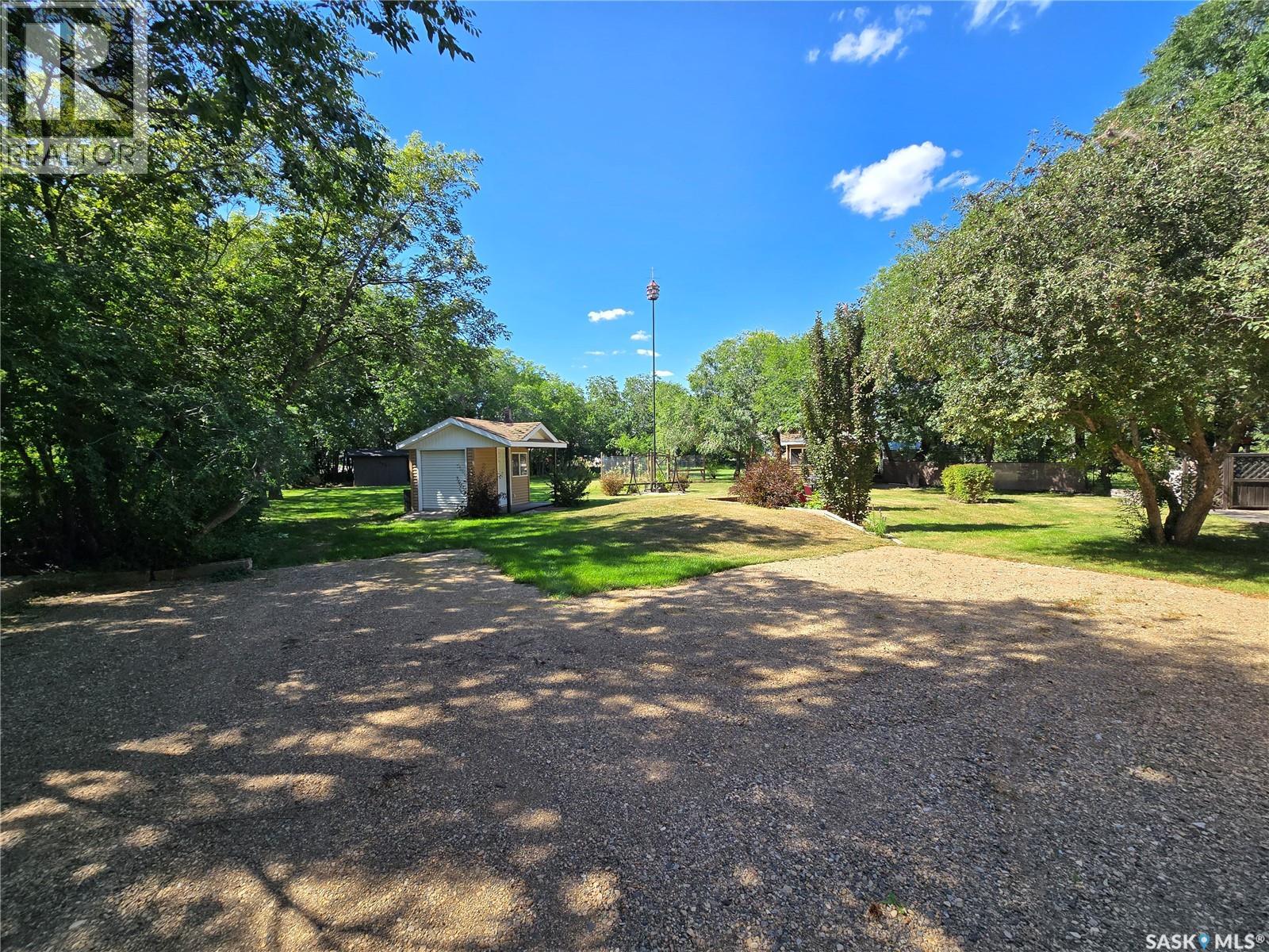 605 Elgin Street, Weyburn, Saskatchewan  S4H 0B9 - Photo 40 - SK016779