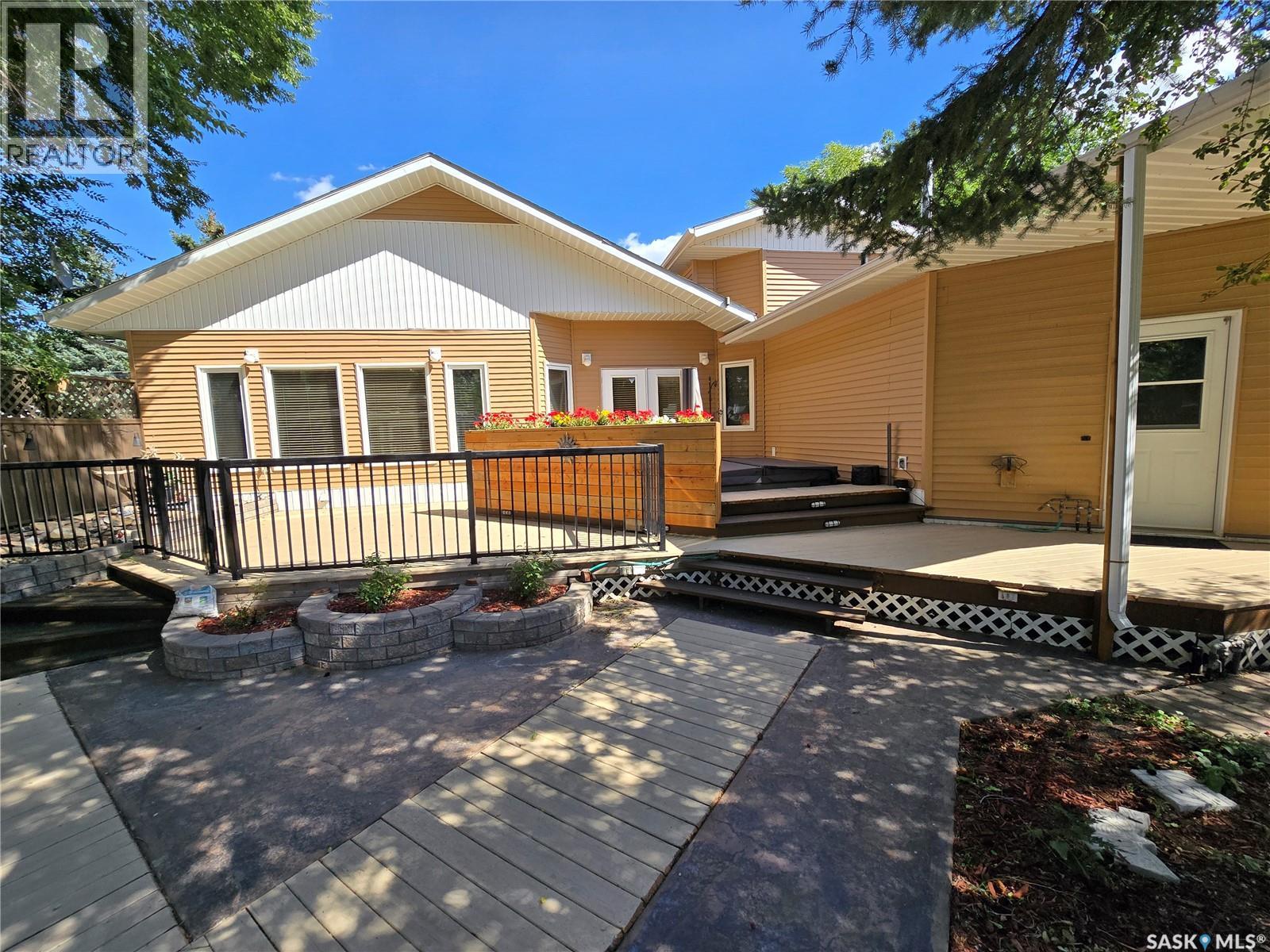 605 Elgin Street, Weyburn, Saskatchewan  S4H 0B9 - Photo 41 - SK016779