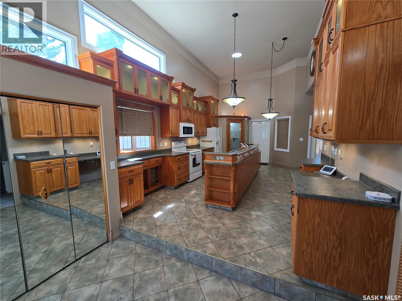 605 Elgin Street, Weyburn, Saskatchewan  S4H 0B9 - Photo 6 - SK016779