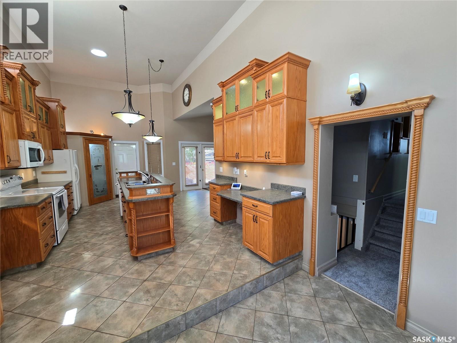 605 Elgin Street, Weyburn, Saskatchewan  S4H 0B9 - Photo 7 - SK016779