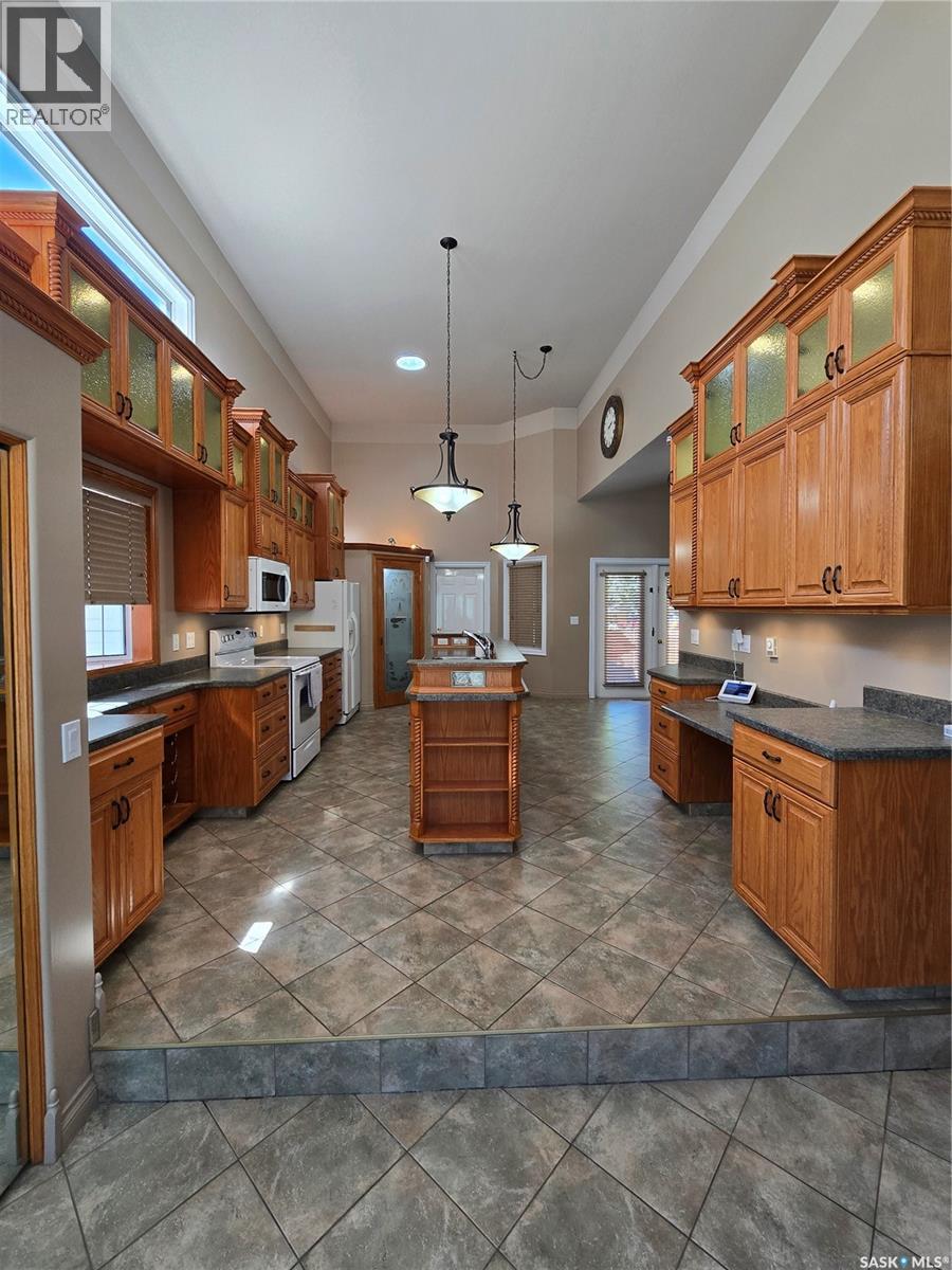 605 Elgin Street, Weyburn, Saskatchewan  S4H 0B9 - Photo 8 - SK016779