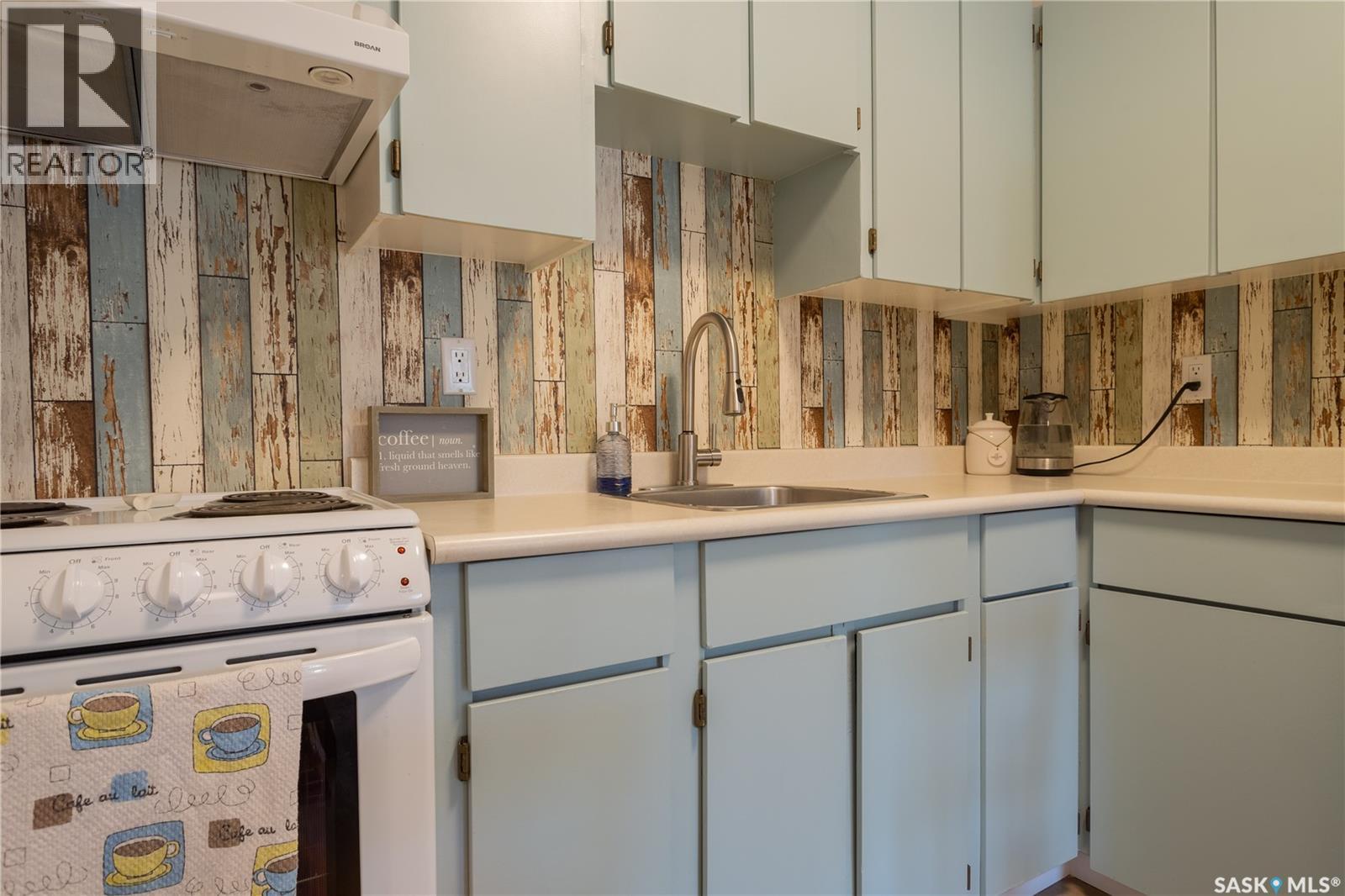 Property at 8 4219 Degeer STREET image 3