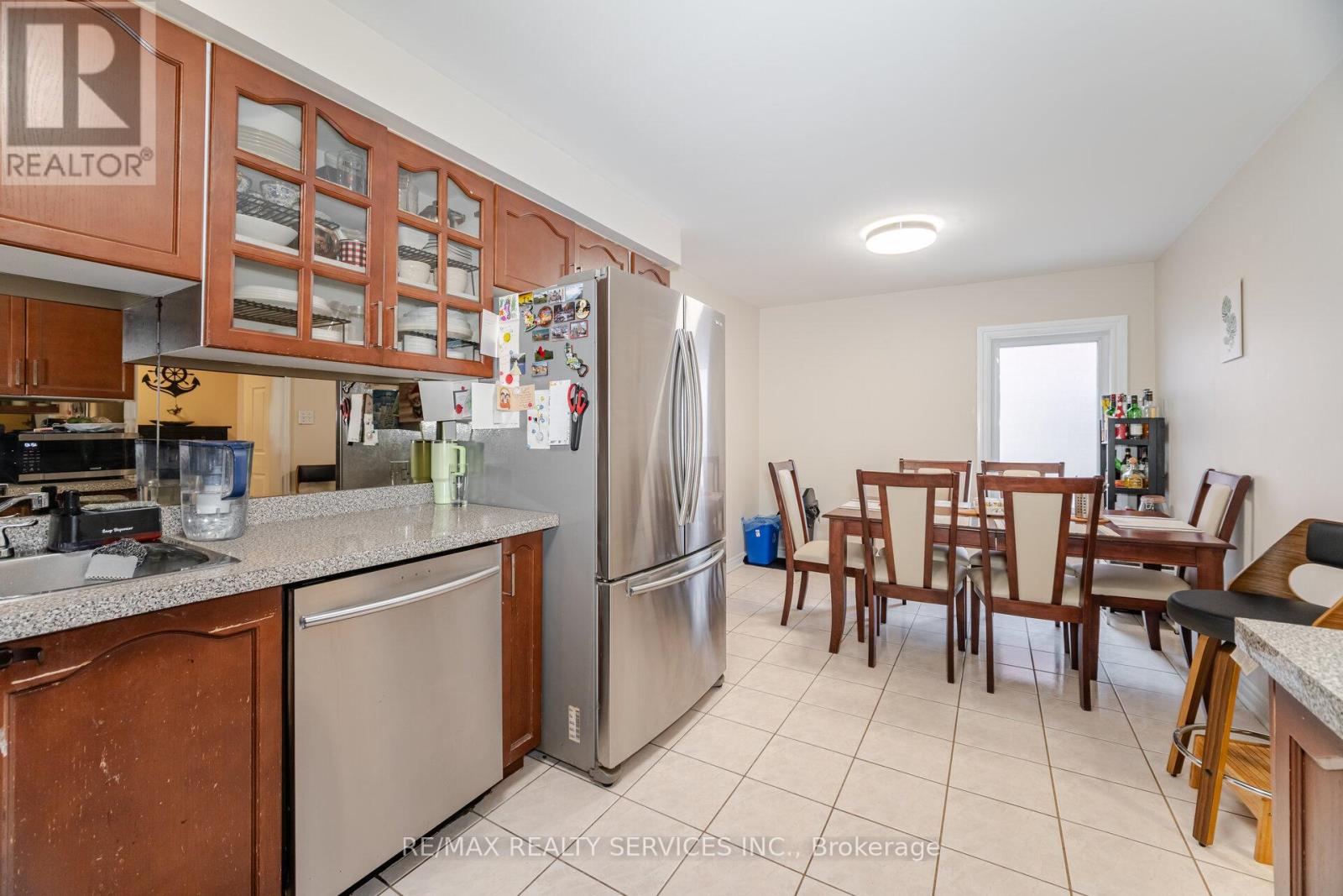 27 Rain Lily Lane, Brampton, Ontario  L6R 1S4 - Photo 15 - W12366802