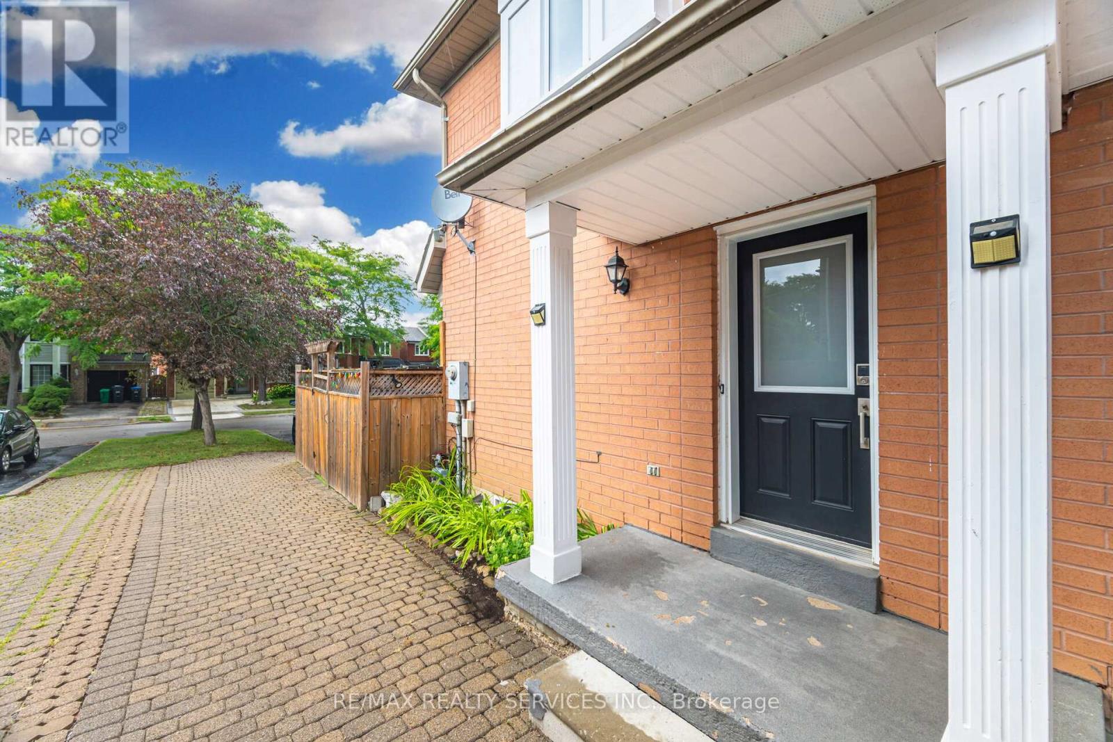 27 Rain Lily Lane, Brampton, Ontario  L6R 1S4 - Photo 6 - W12366802