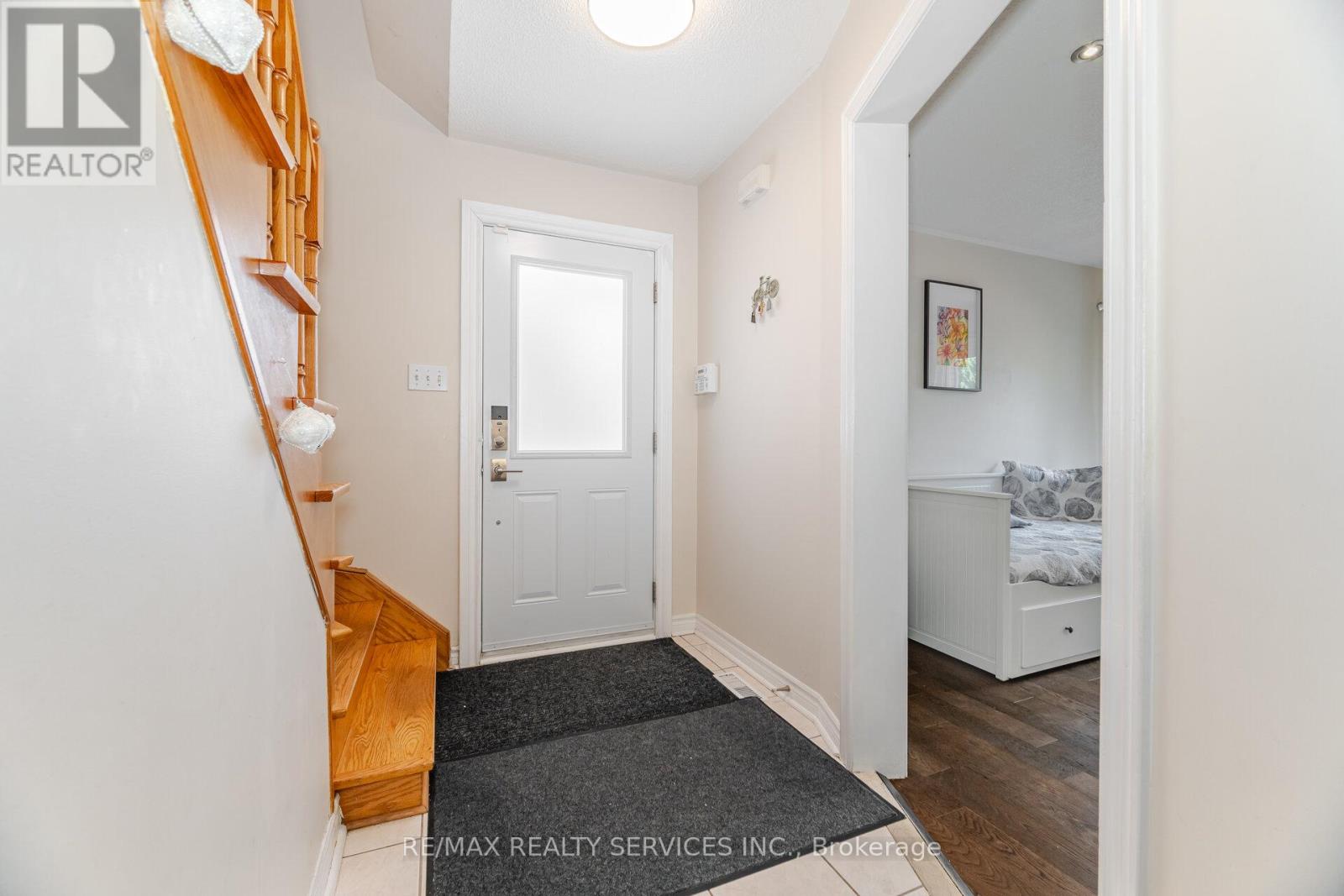 27 Rain Lily Lane, Brampton, Ontario  L6R 1S4 - Photo 7 - W12366802