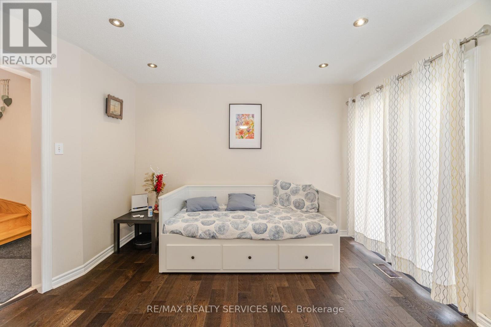 27 Rain Lily Lane, Brampton, Ontario  L6R 1S4 - Photo 9 - W12366802