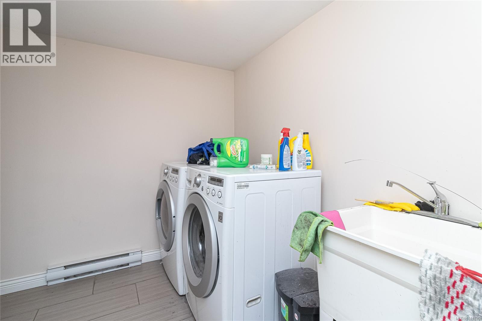 1237 Hillside Ave, Victoria, British Columbia  V8T 2B1 - Photo 8 - 1011839