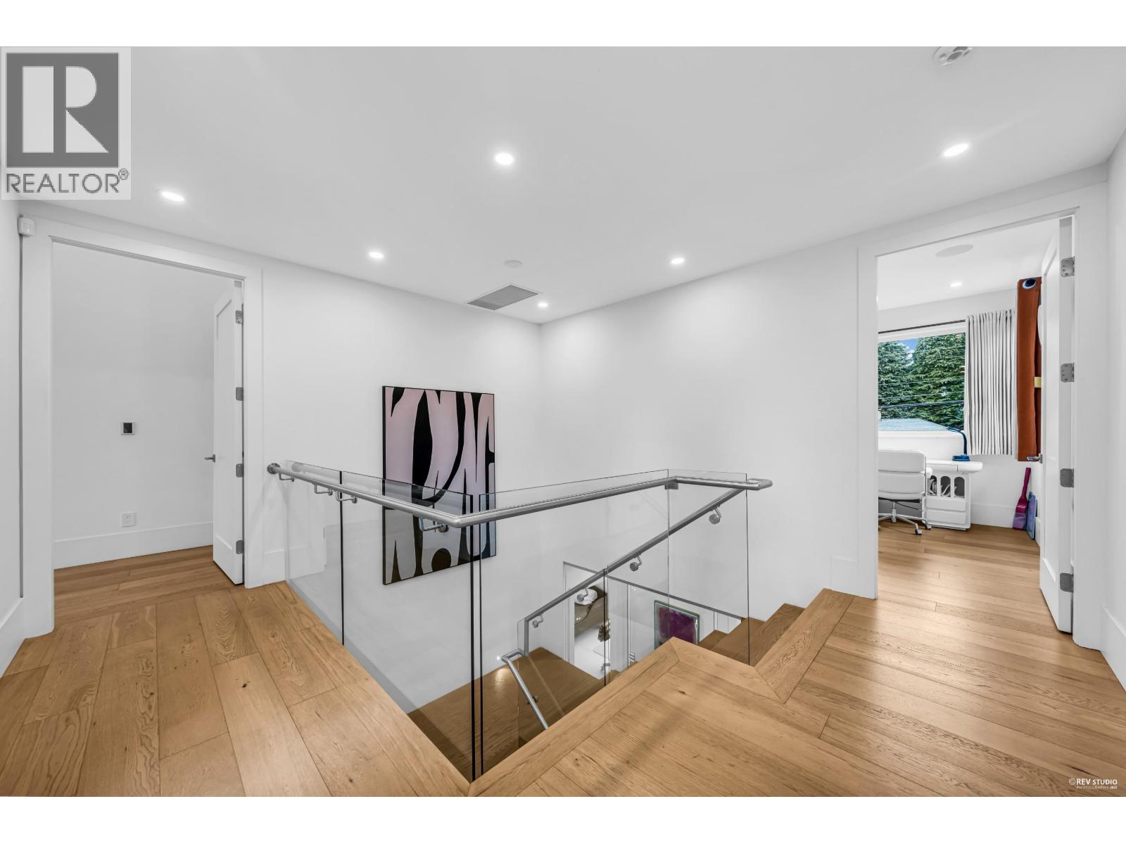 1075 Belvedere Drive, North Vancouver, British Columbia  V7R 2C6 - Photo 16 - R3040935
