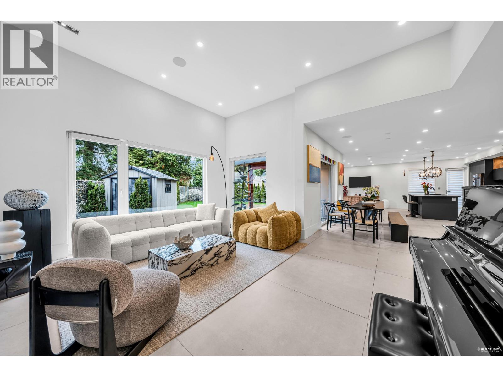1075 Belvedere Drive, North Vancouver, British Columbia  V7R 2C6 - Photo 6 - R3040935