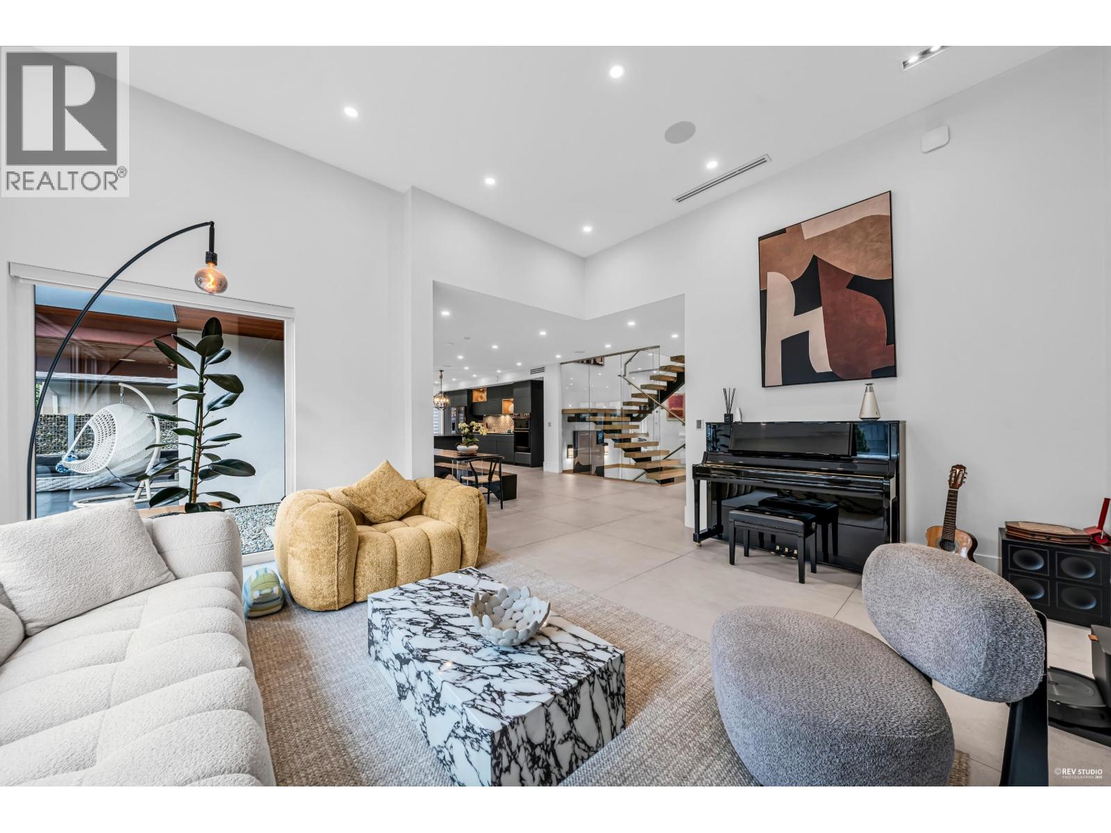 1075 Belvedere Drive, North Vancouver, British Columbia  V7R 2C6 - Photo 8 - R3040935