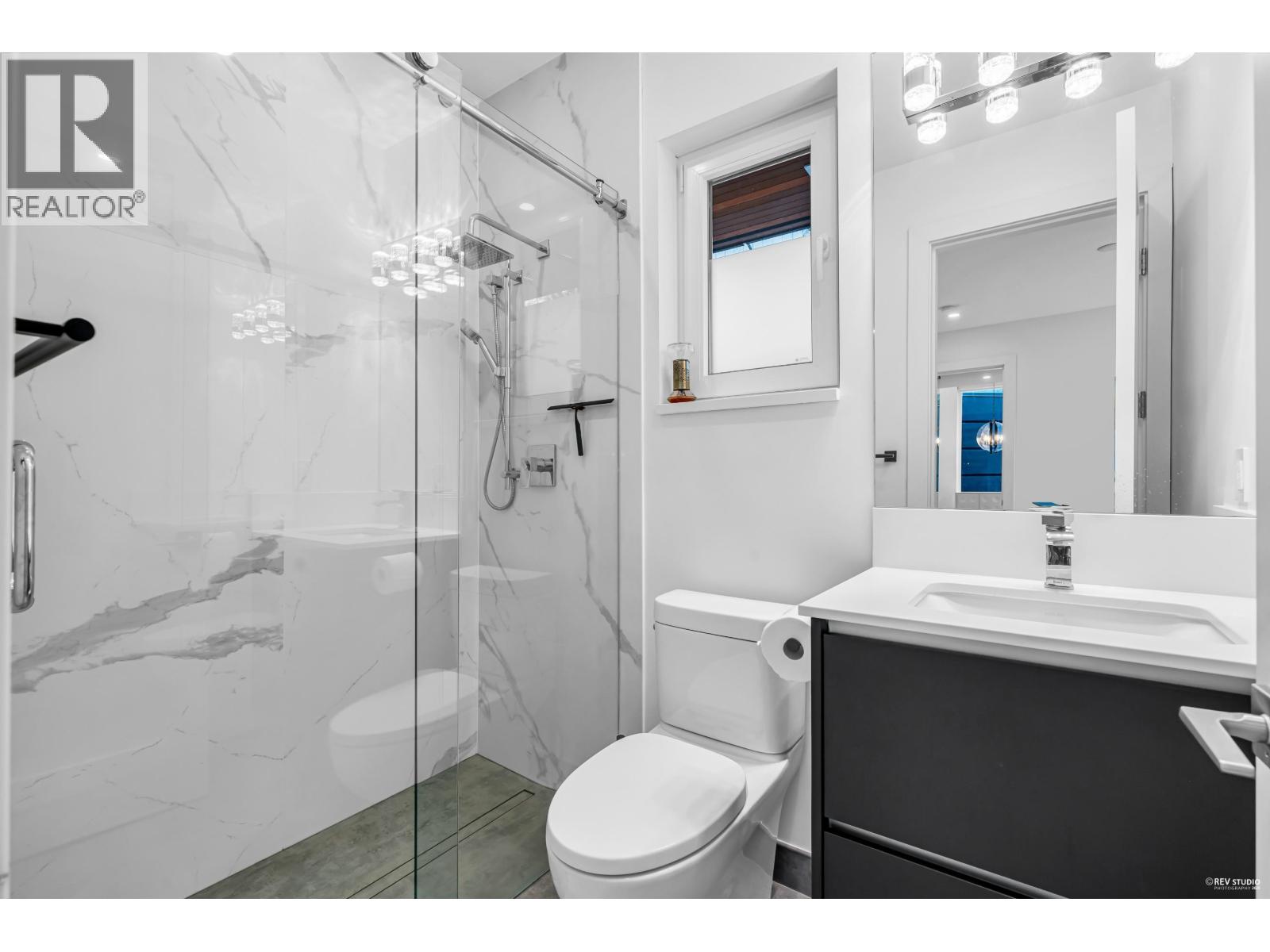 1075 Belvedere Drive, North Vancouver, British Columbia  V7R 2C6 - Photo 25 - R3040935