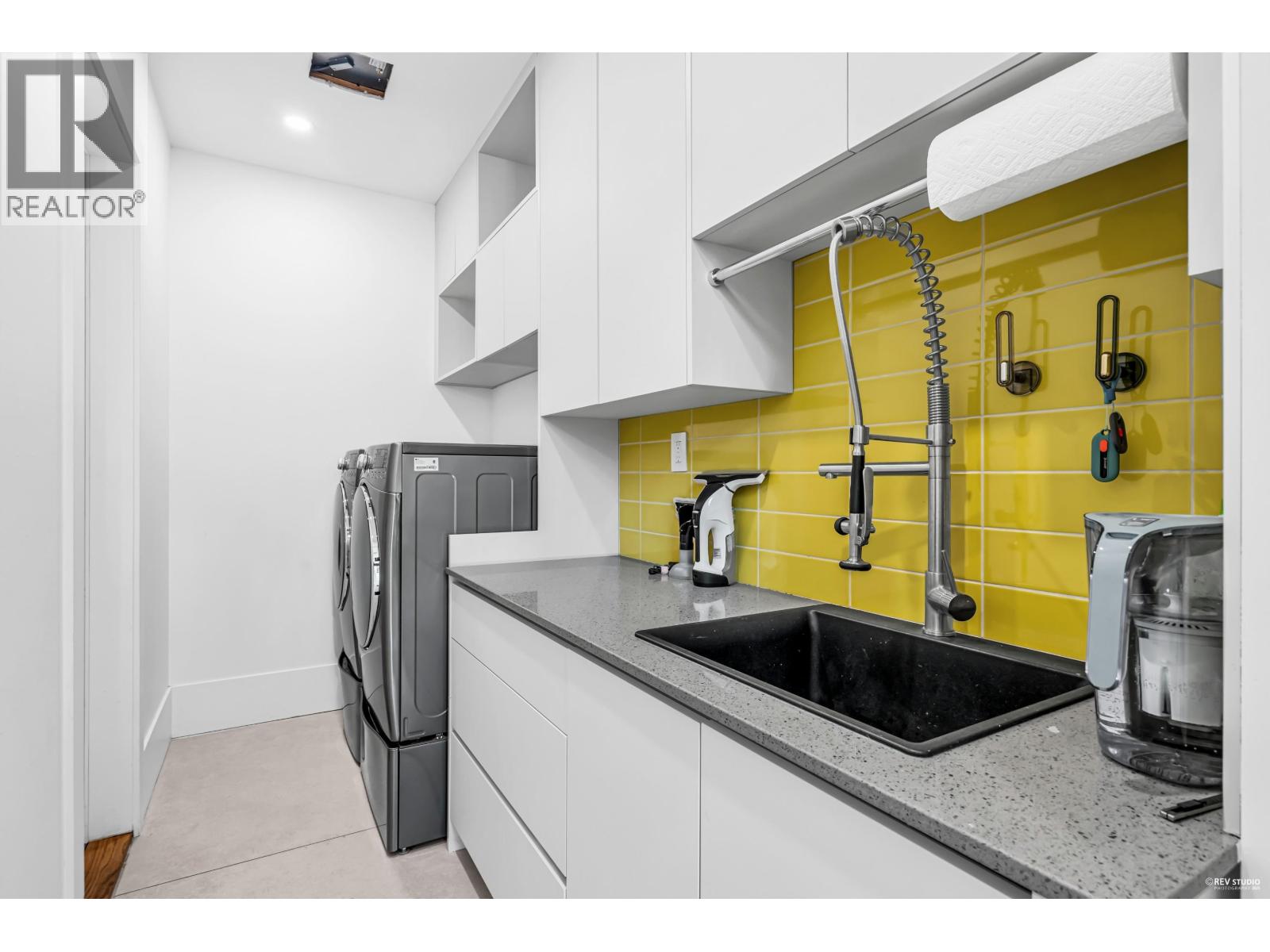 1075 Belvedere Drive, North Vancouver, British Columbia  V7R 2C6 - Photo 28 - R3040935