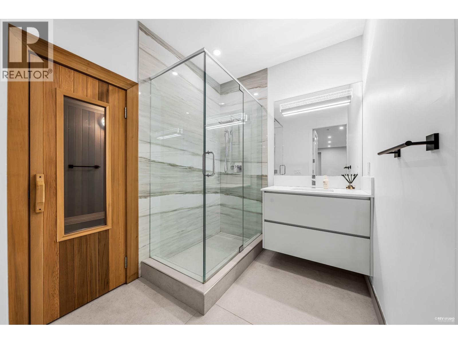 1075 Belvedere Drive, North Vancouver, British Columbia  V7R 2C6 - Photo 32 - R3040935