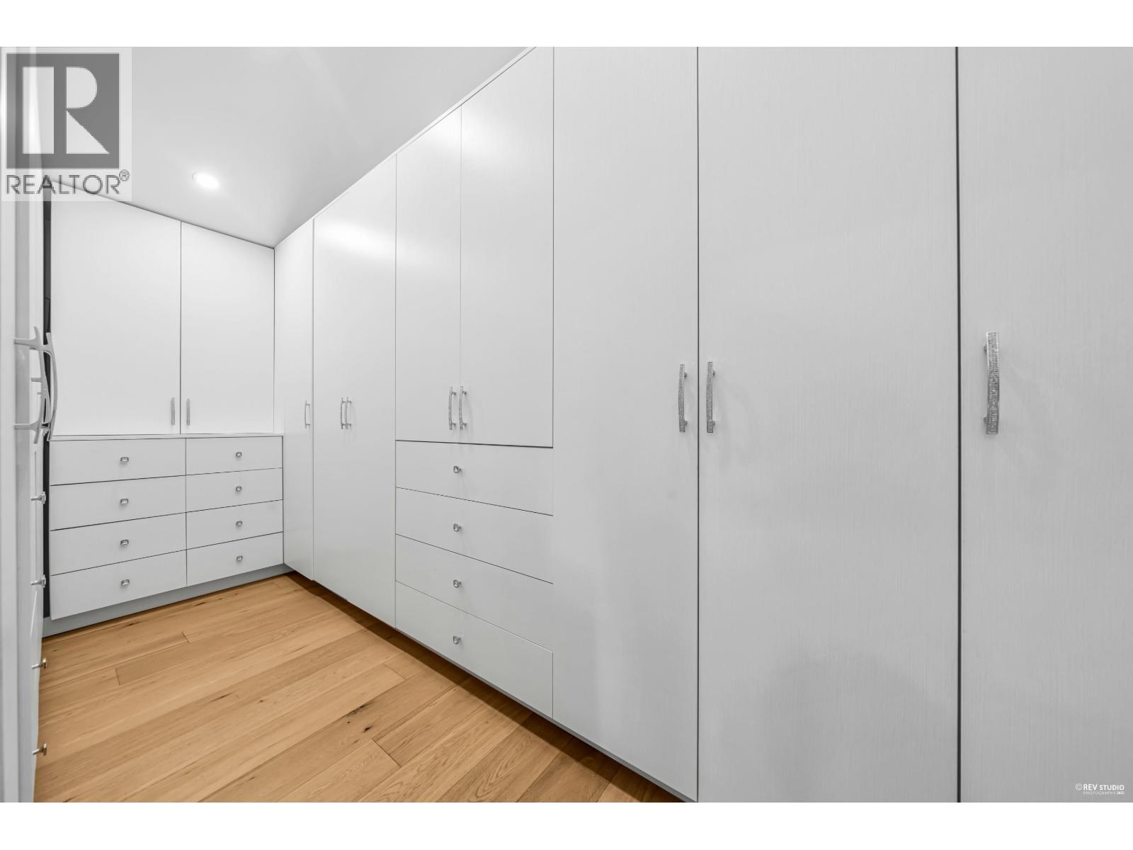 1075 Belvedere Drive, North Vancouver, British Columbia  V7R 2C6 - Photo 19 - R3040935