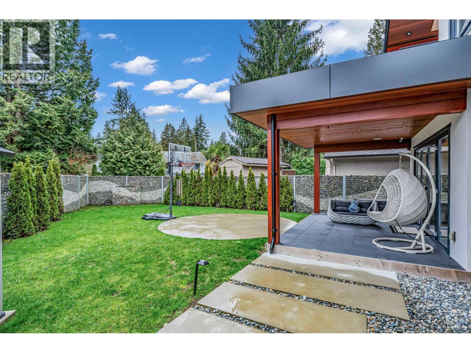 1075 Belvedere Drive, North Vancouver, British Columbia  V7R 2C6 - Photo 30 - R3040935