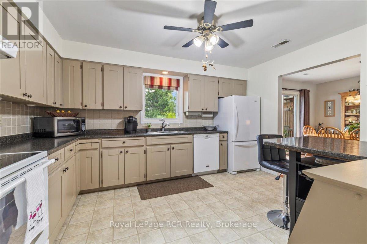 598 19th Avenue, Hanover, Ontario  N4N 3E9 - Photo 10 - X12366927