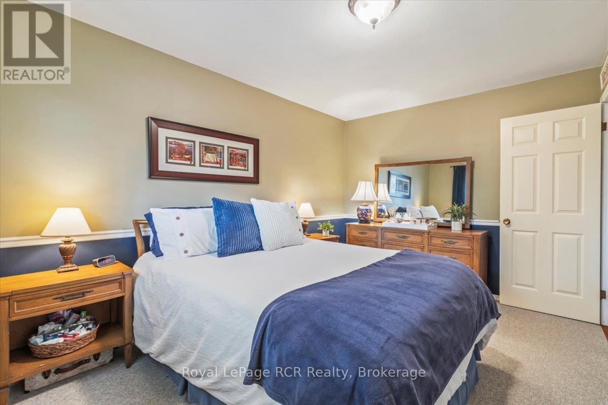 598 19th Avenue, Hanover, Ontario  N4N 3E9 - Photo 11 - X12366927