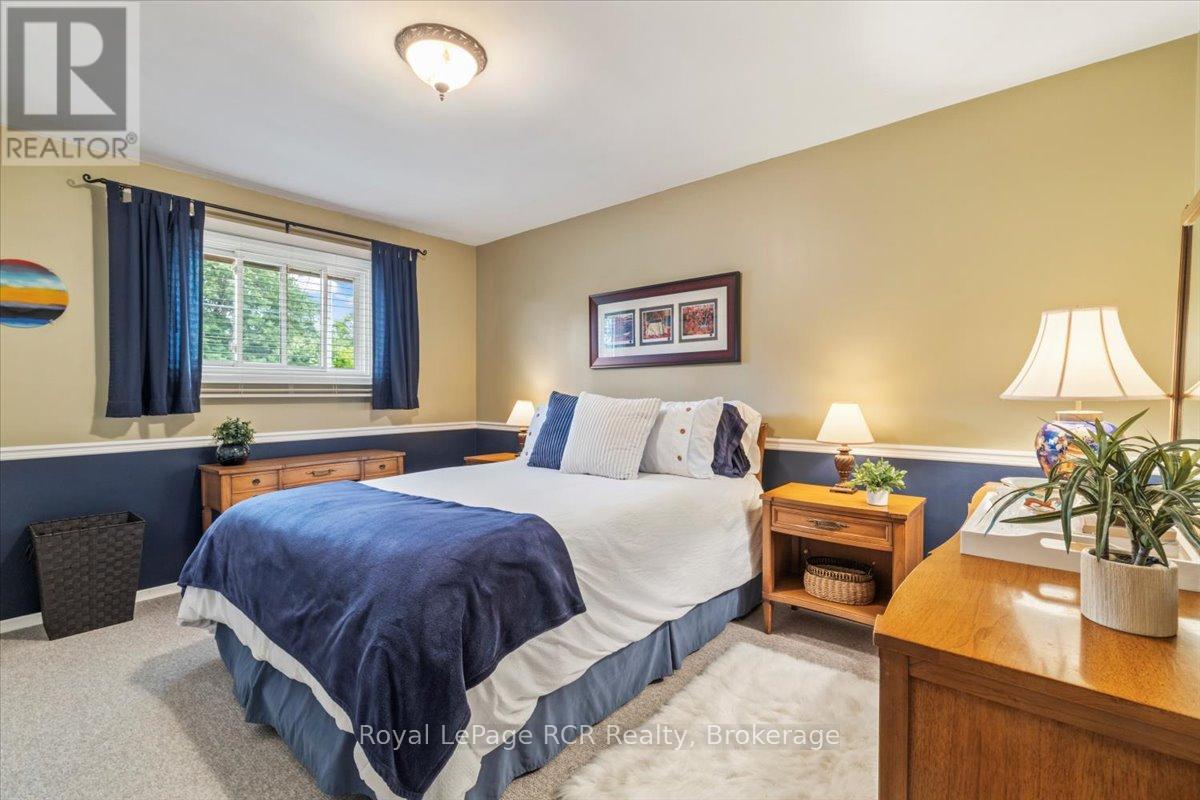 598 19th Avenue, Hanover, Ontario  N4N 3E9 - Photo 13 - X12366927