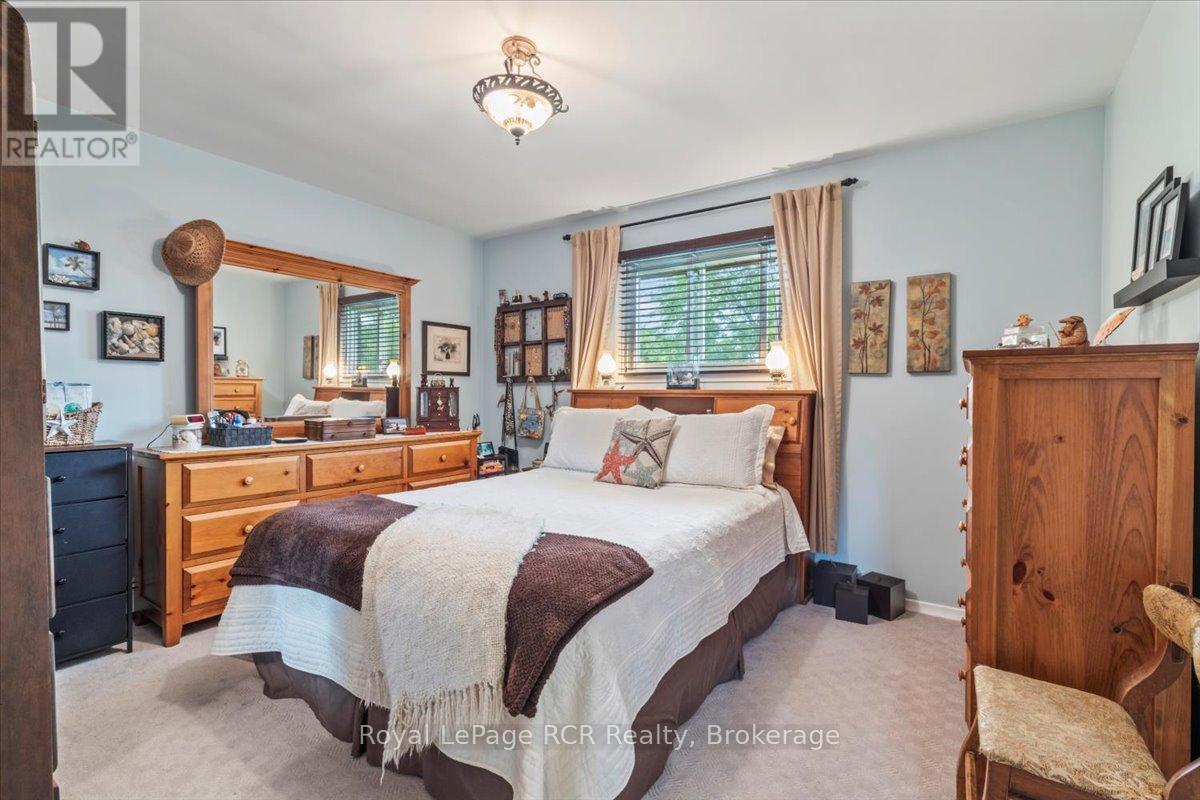 598 19th Avenue, Hanover, Ontario  N4N 3E9 - Photo 14 - X12366927