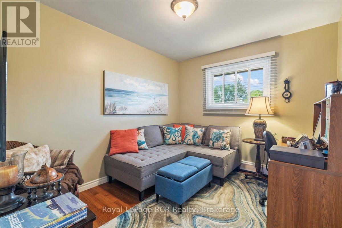 598 19th Avenue, Hanover, Ontario  N4N 3E9 - Photo 15 - X12366927