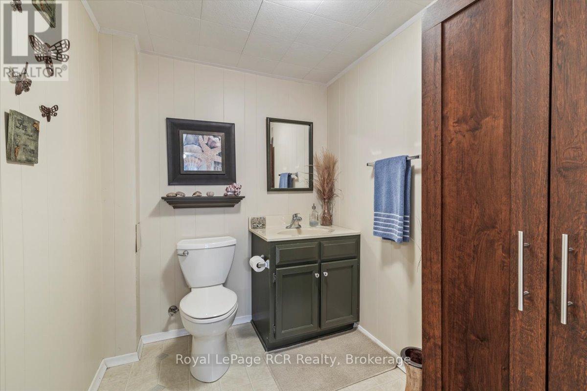 598 19th Avenue, Hanover, Ontario  N4N 3E9 - Photo 21 - X12366927