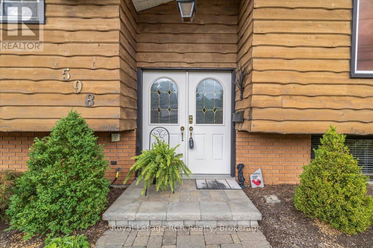 598 19th Avenue, Hanover, Ontario  N4N 3E9 - Photo 3 - X12366927