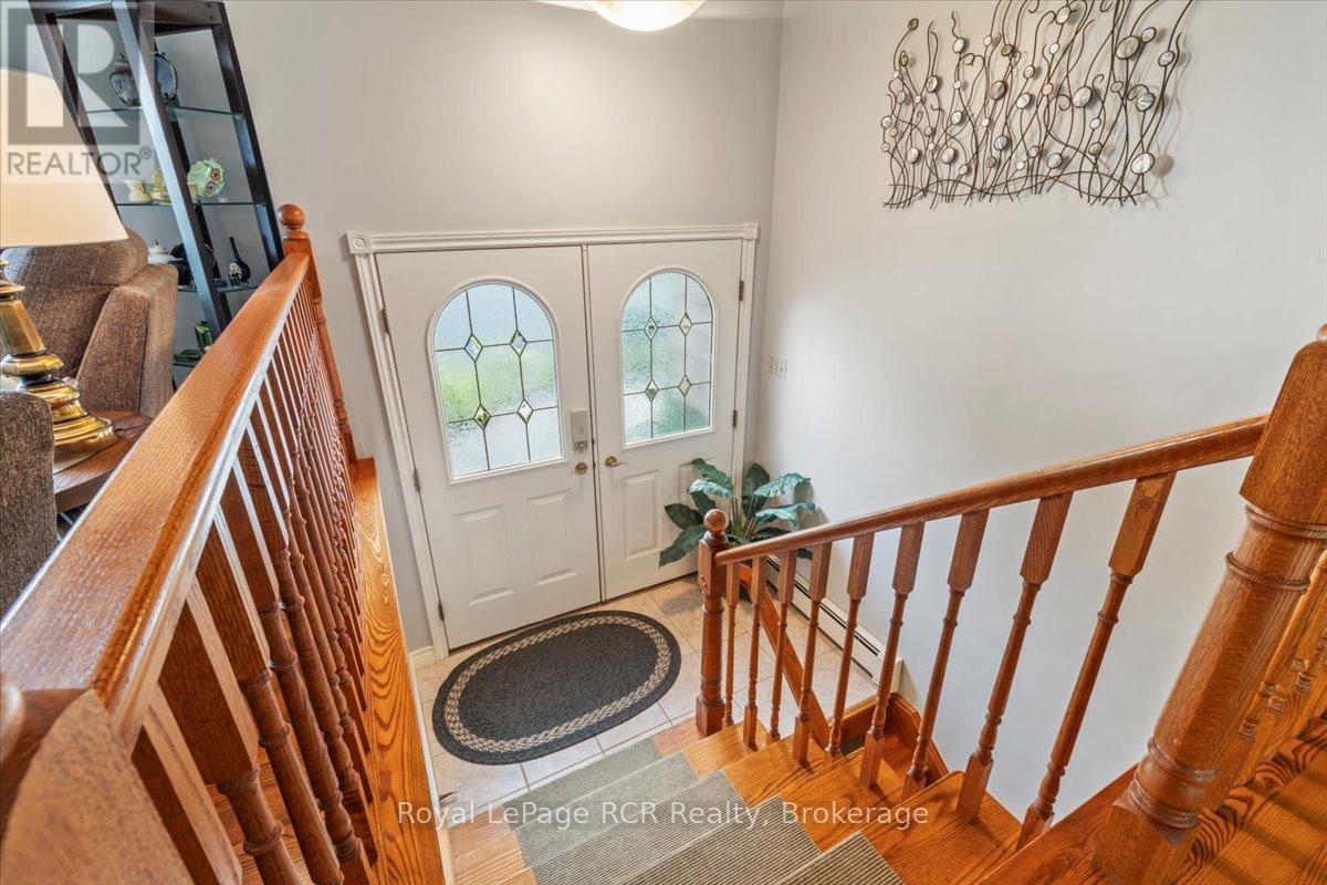 598 19th Avenue, Hanover, Ontario  N4N 3E9 - Photo 4 - X12366927