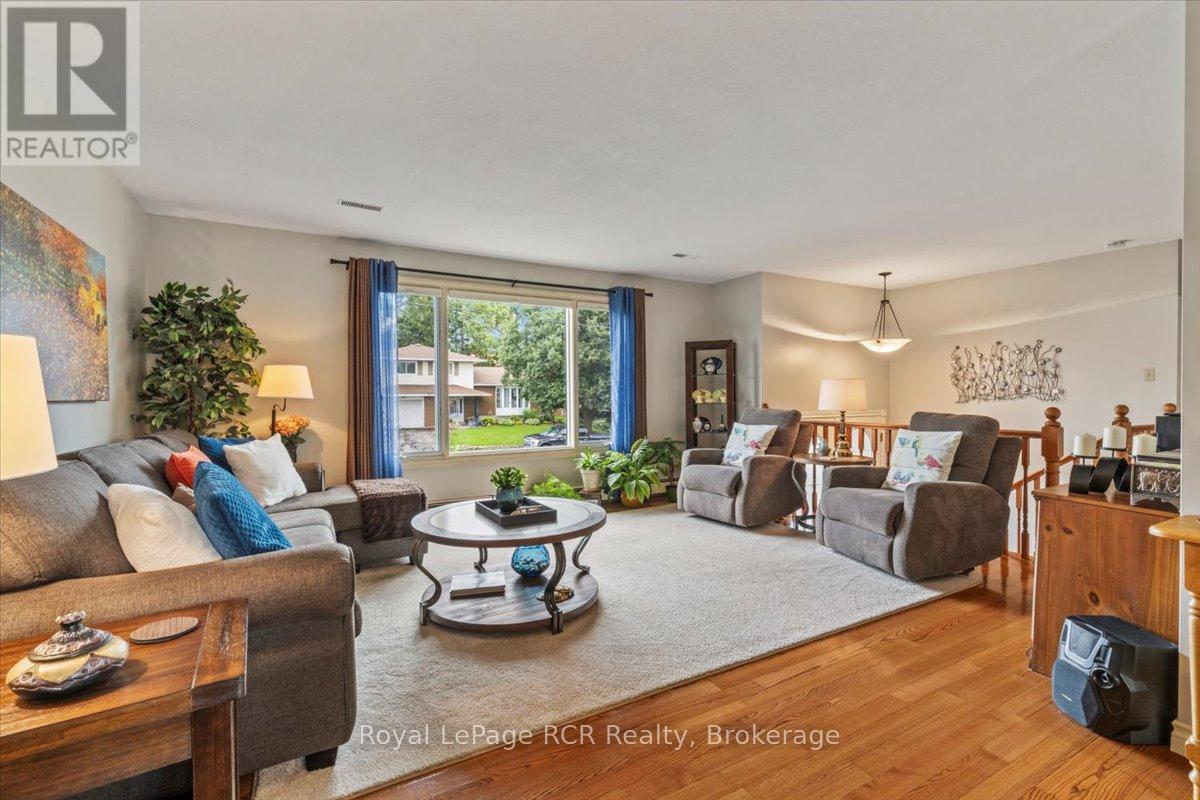 598 19th Avenue, Hanover, Ontario  N4N 3E9 - Photo 6 - X12366927