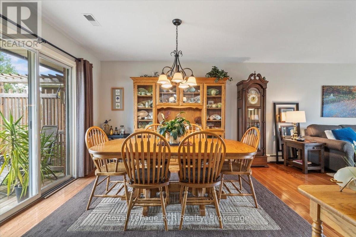 598 19th Avenue, Hanover, Ontario  N4N 3E9 - Photo 7 - X12366927