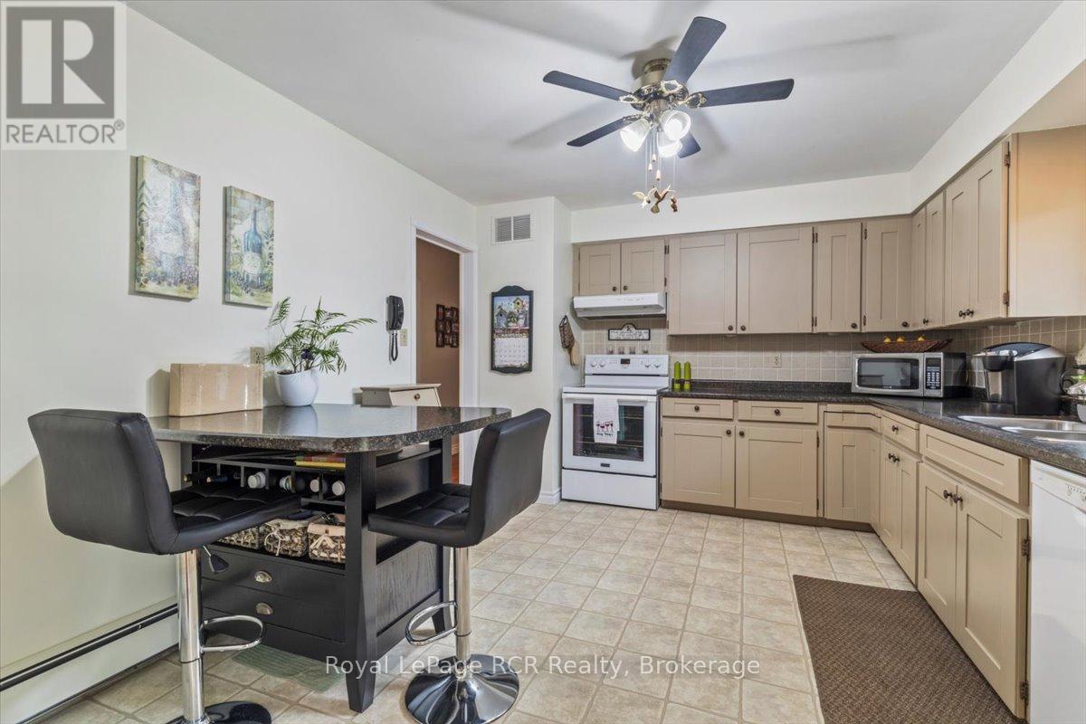 598 19th Avenue, Hanover, Ontario  N4N 3E9 - Photo 9 - X12366927