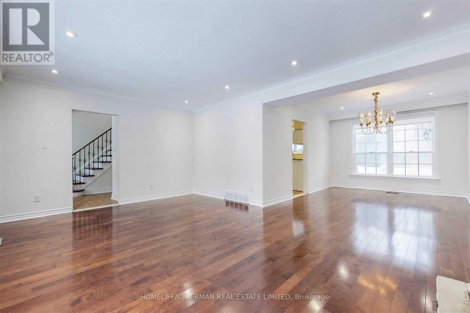 215 Grandview Avenue, Markham, Ontario  L3T 1J3 - Photo 6 - N12366876