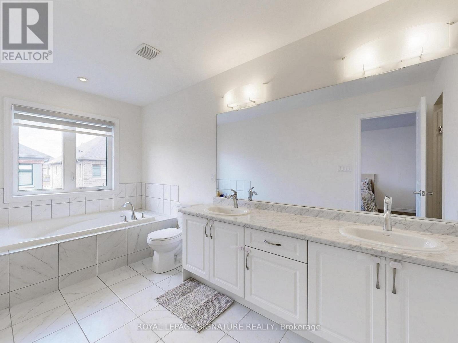 54 Tiberini Way, Bradford West Gwillimbury, Ontario  L3Z 4K3 - Photo 26 - N12366878