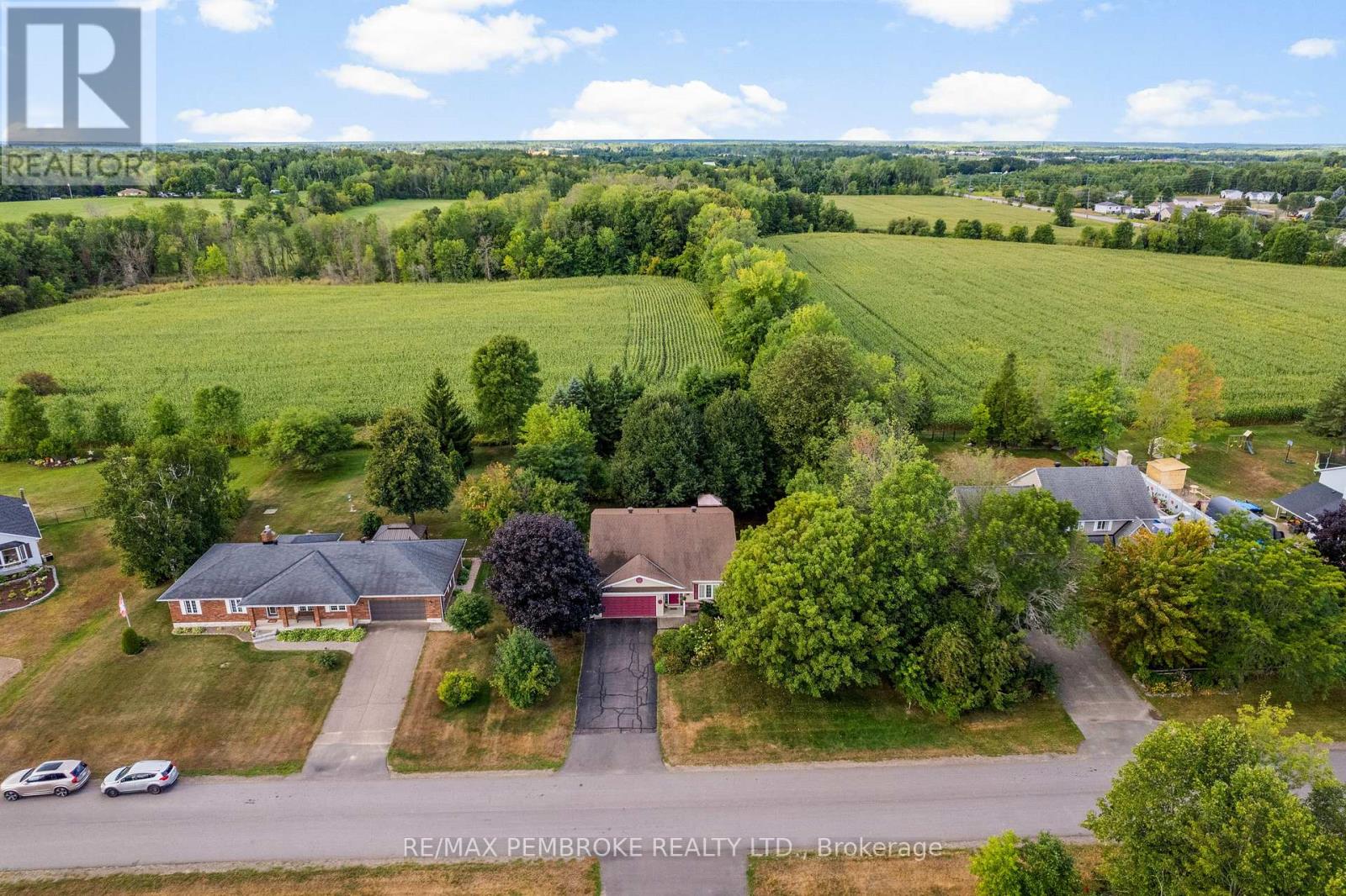 114 Stoneyfield Road, Laurentian Valley, Ontario  K8B 1B7 - Photo 10 - X12367015