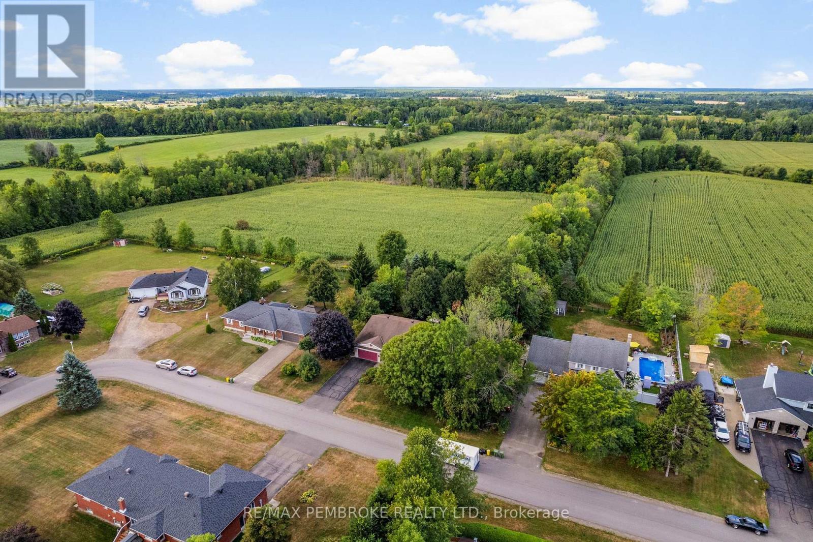 114 Stoneyfield Road, Laurentian Valley, Ontario  K8B 1B7 - Photo 11 - X12367015