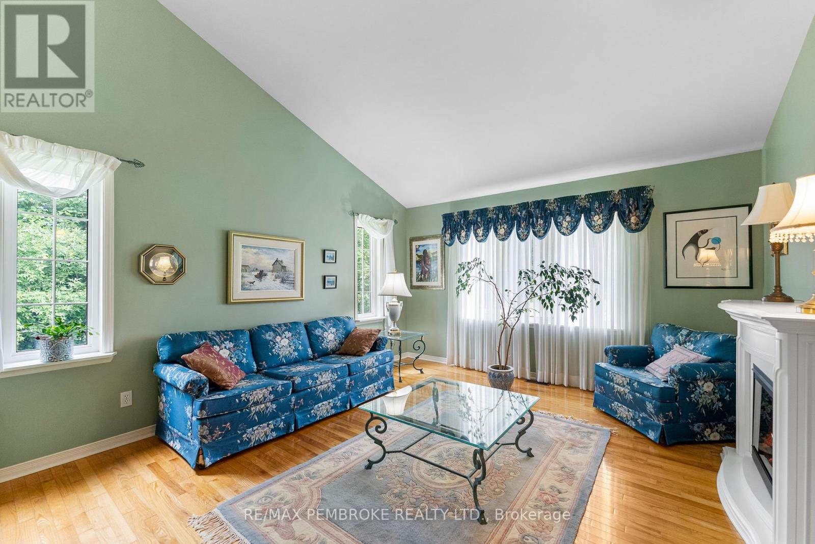 114 Stoneyfield Road, Laurentian Valley, Ontario  K8B 1B7 - Photo 14 - X12367015
