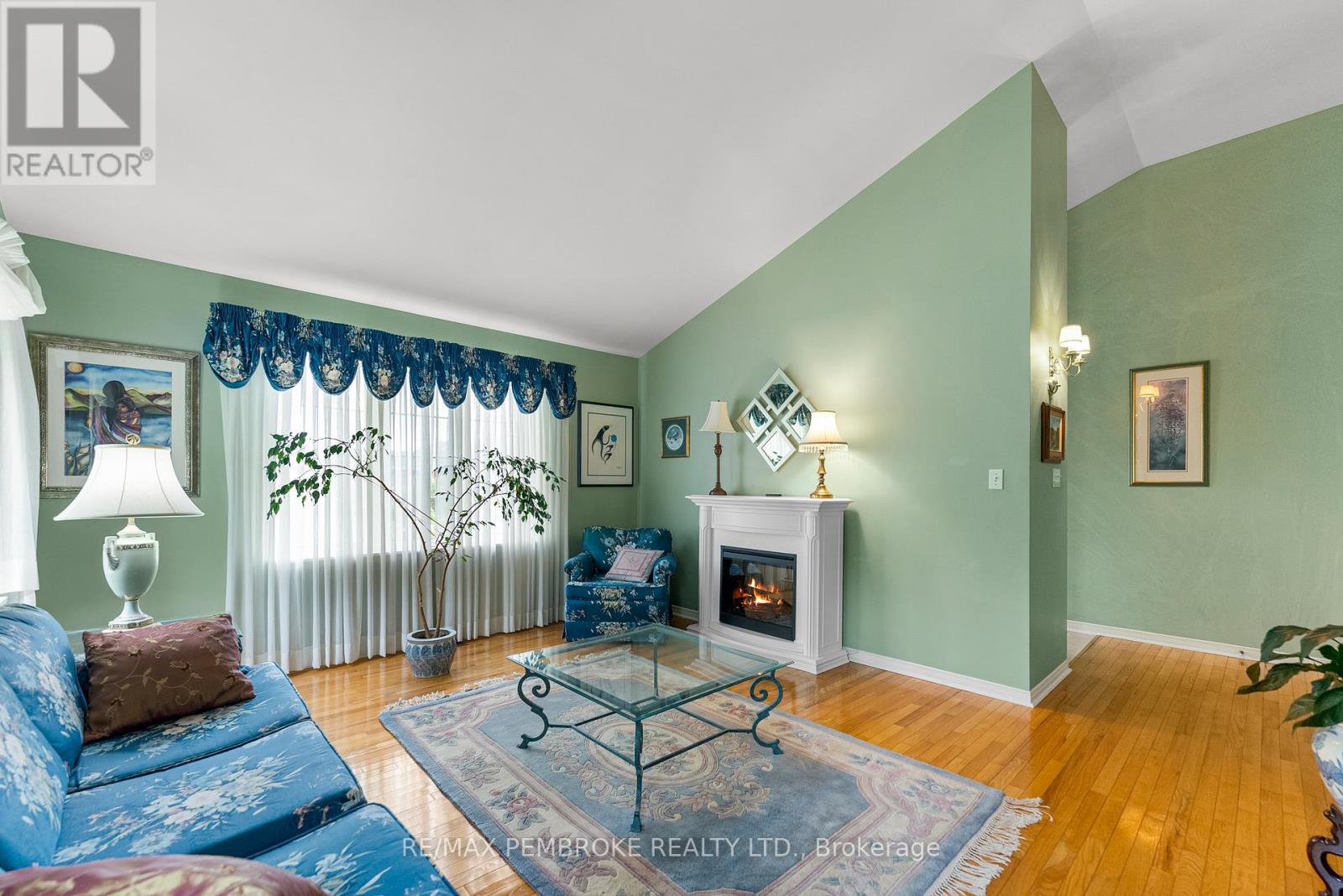 114 Stoneyfield Road, Laurentian Valley, Ontario  K8B 1B7 - Photo 15 - X12367015