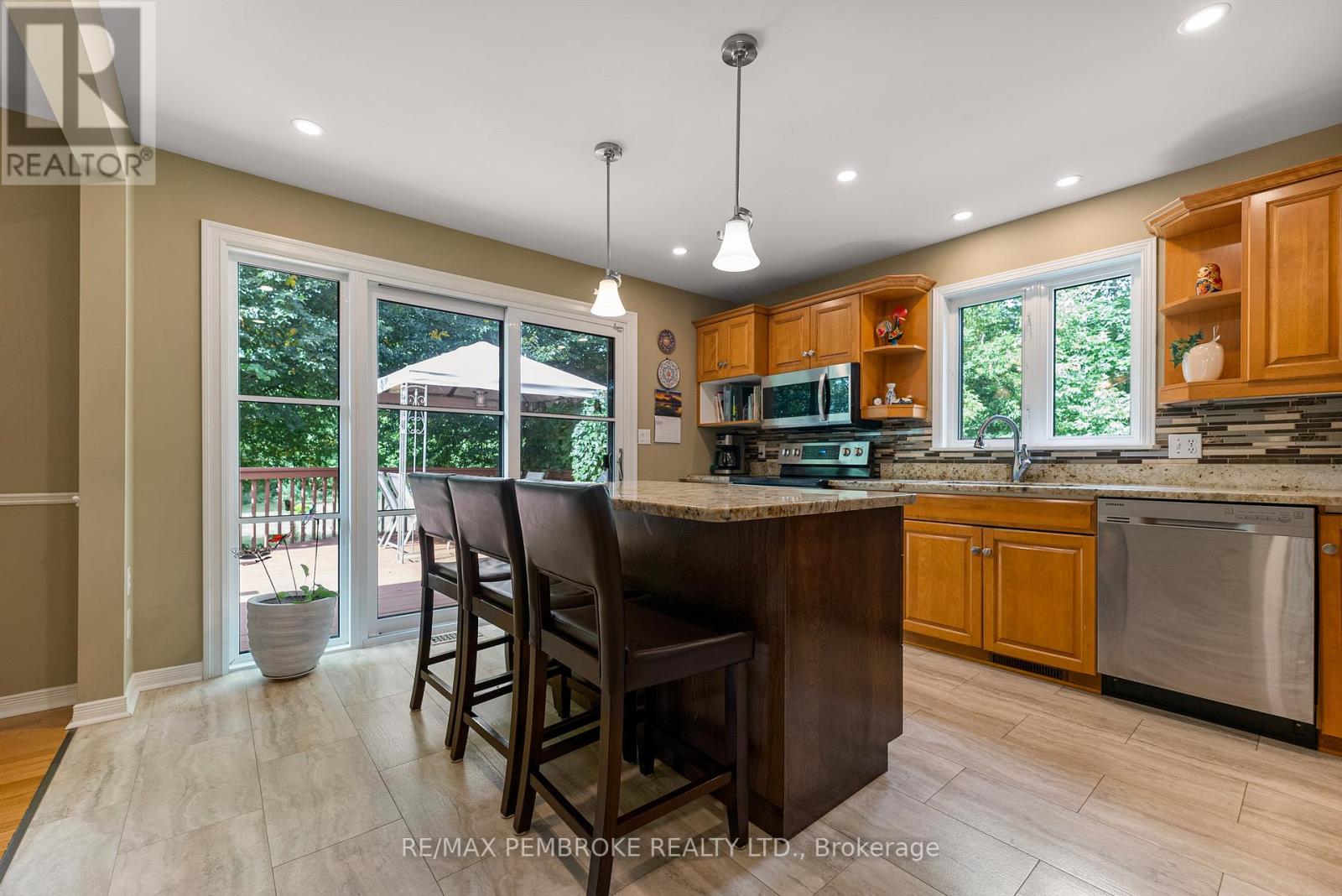 114 Stoneyfield Road, Laurentian Valley, Ontario  K8B 1B7 - Photo 19 - X12367015
