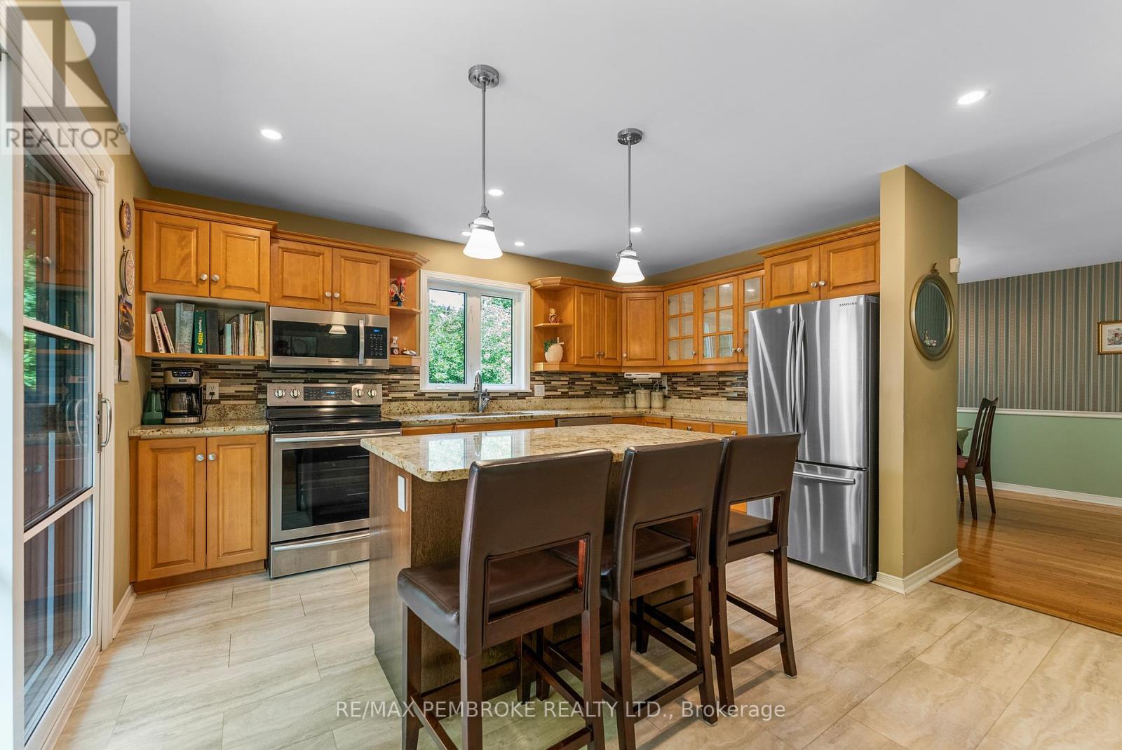 114 Stoneyfield Road, Laurentian Valley, Ontario  K8B 1B7 - Photo 21 - X12367015