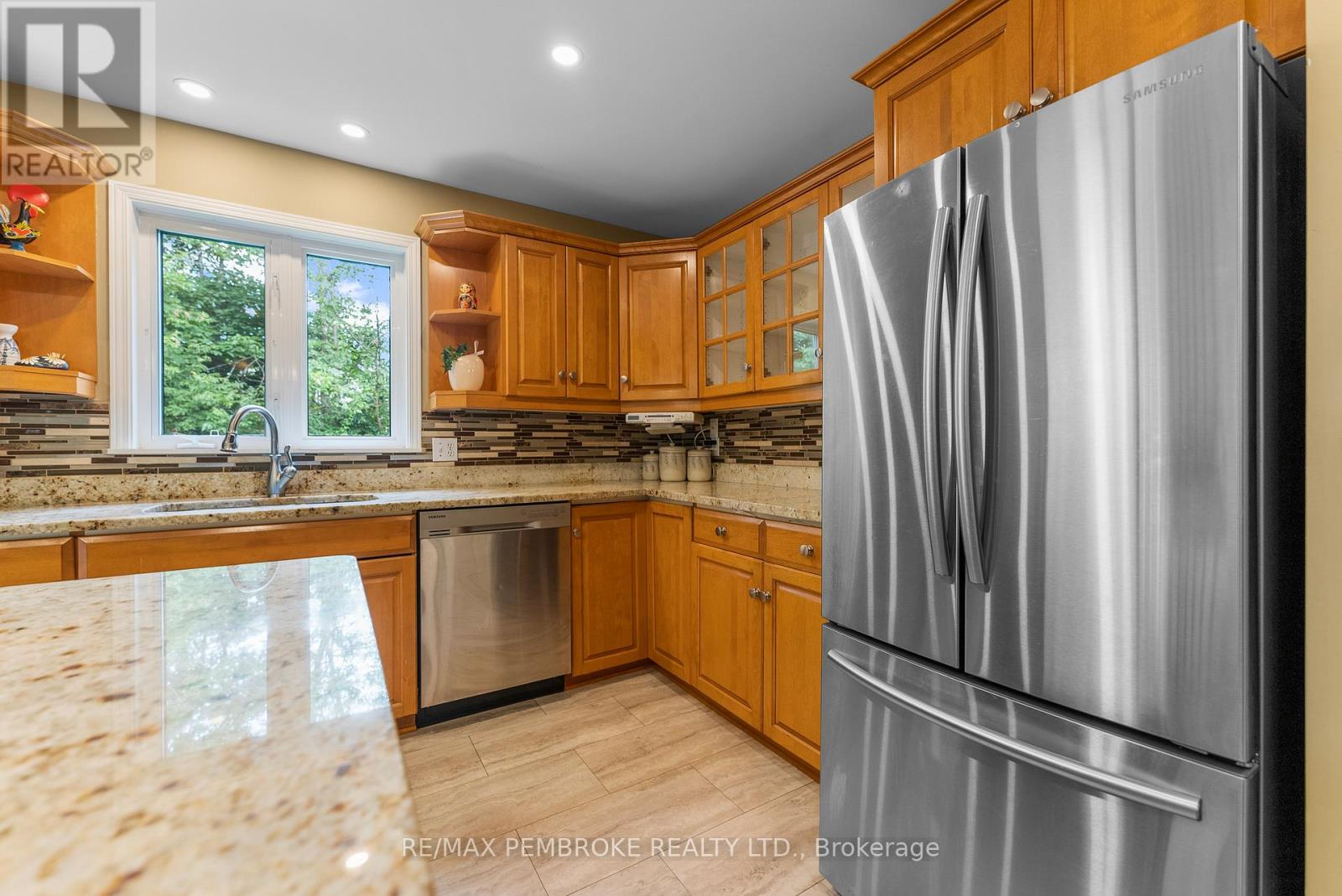 114 Stoneyfield Road, Laurentian Valley, Ontario  K8B 1B7 - Photo 23 - X12367015