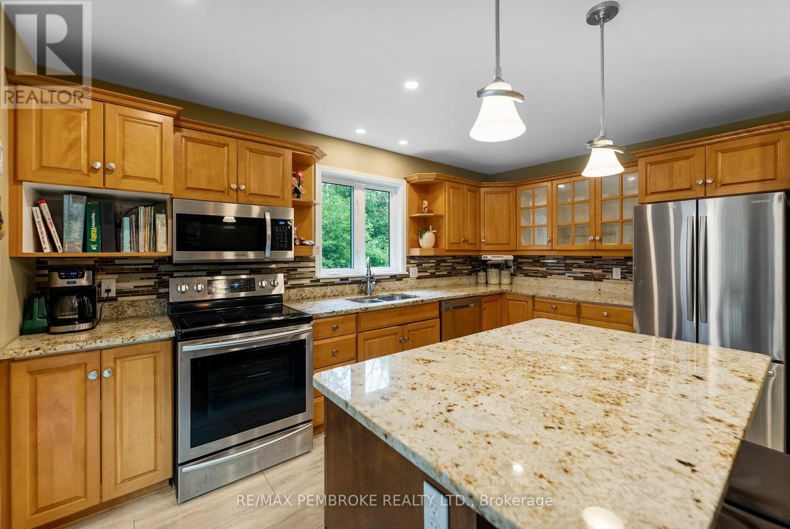 114 Stoneyfield Road, Laurentian Valley, Ontario  K8B 1B7 - Photo 25 - X12367015