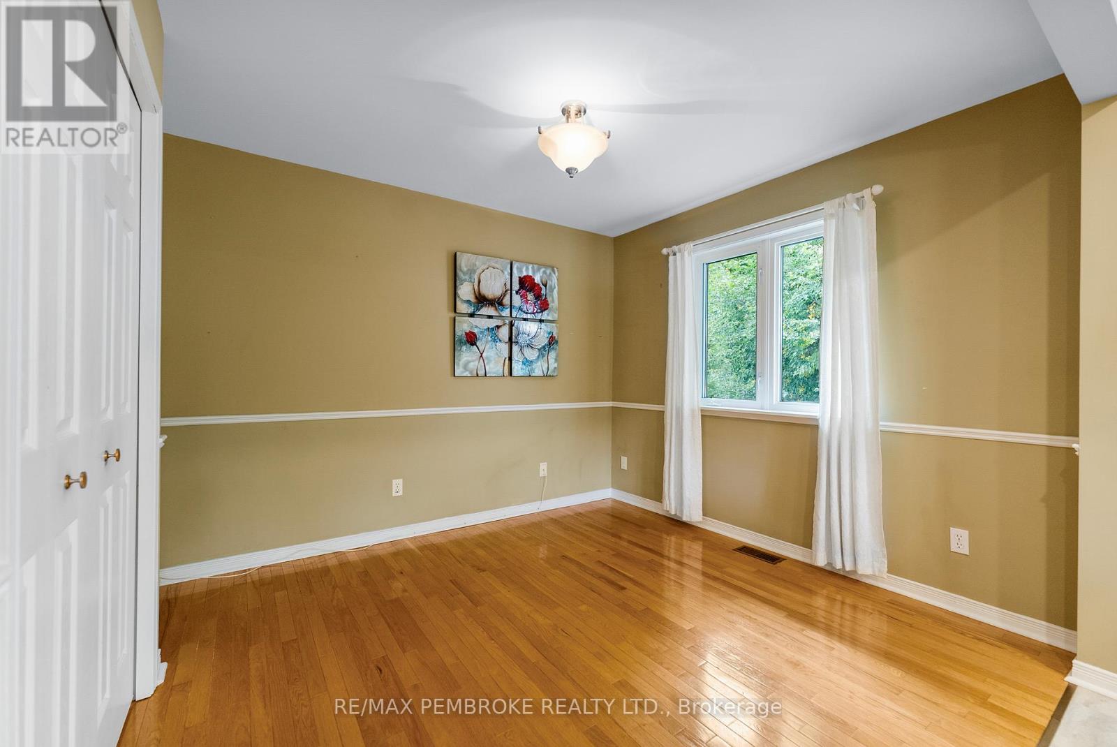114 Stoneyfield Road, Laurentian Valley, Ontario  K8B 1B7 - Photo 26 - X12367015