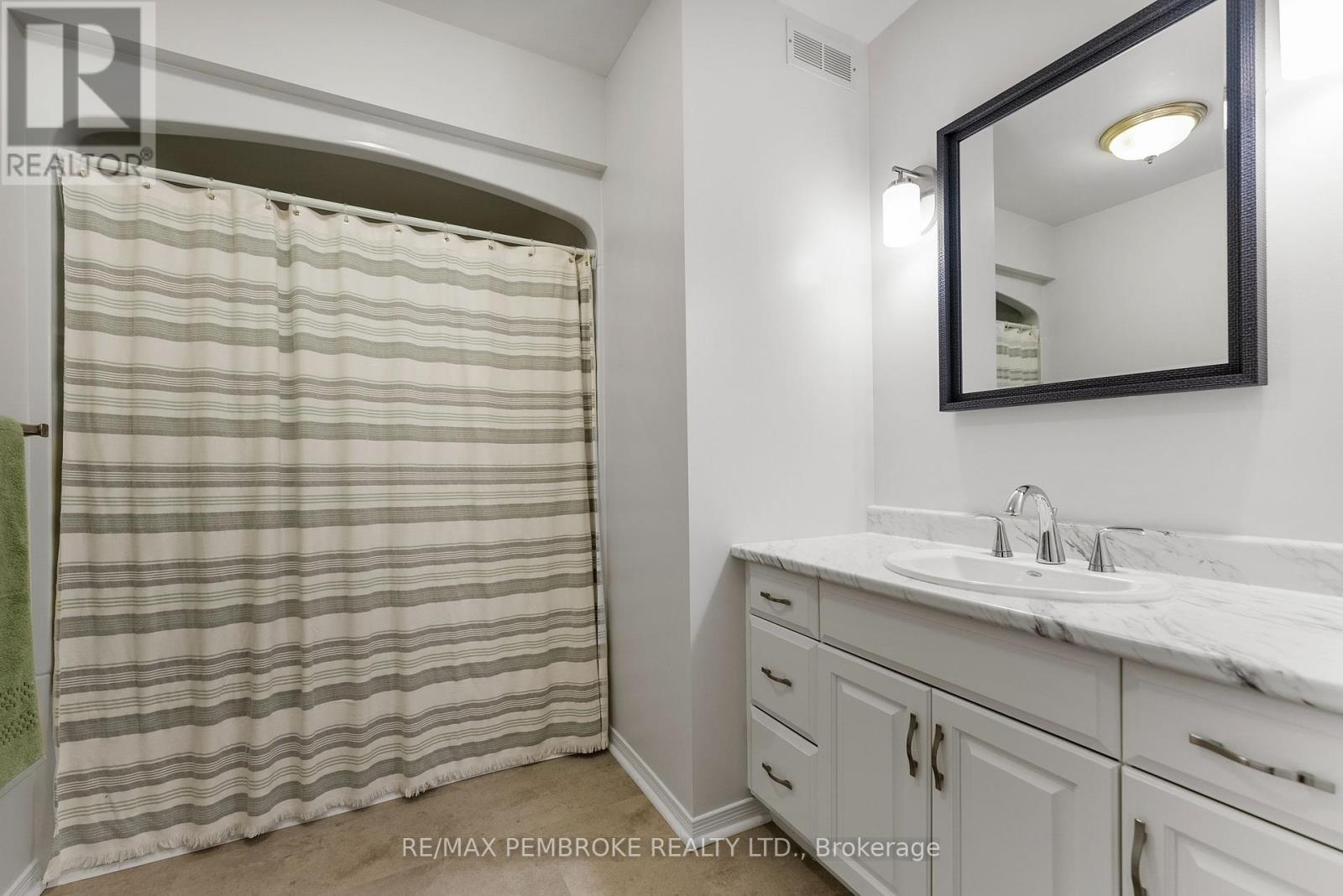 114 Stoneyfield Road, Laurentian Valley, Ontario  K8B 1B7 - Photo 28 - X12367015