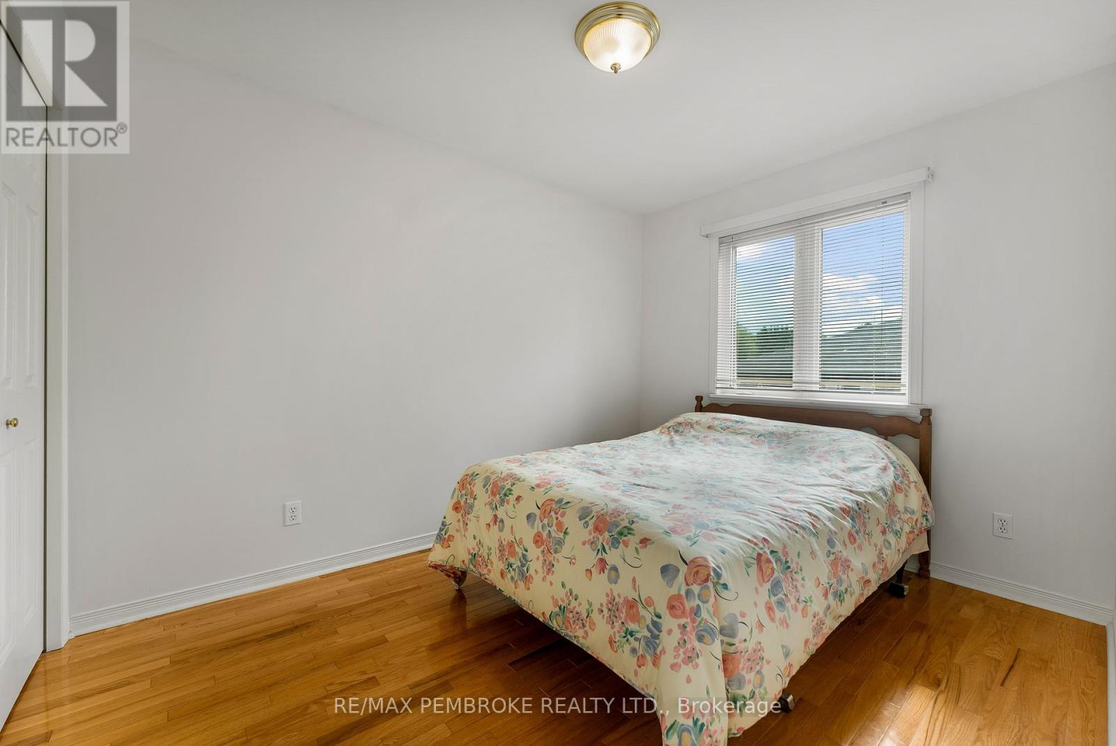 114 Stoneyfield Road, Laurentian Valley, Ontario  K8B 1B7 - Photo 29 - X12367015